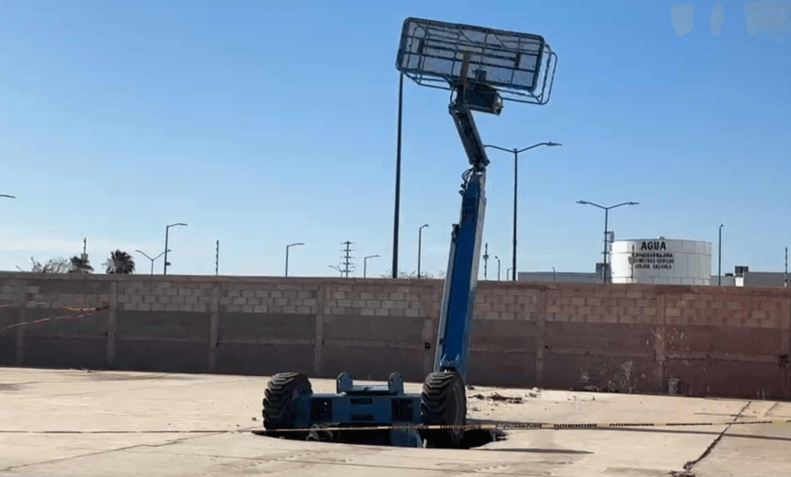 Mueren Dos Trabajadores Tras Colapso de Grúa en Hermosillo