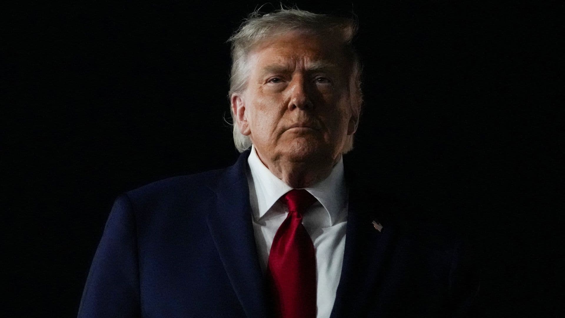 Trump Dice que Pilotos Están Bien Tras Caída de Helicóptero en Ormuz; Ve Acuerdos en Fase Final