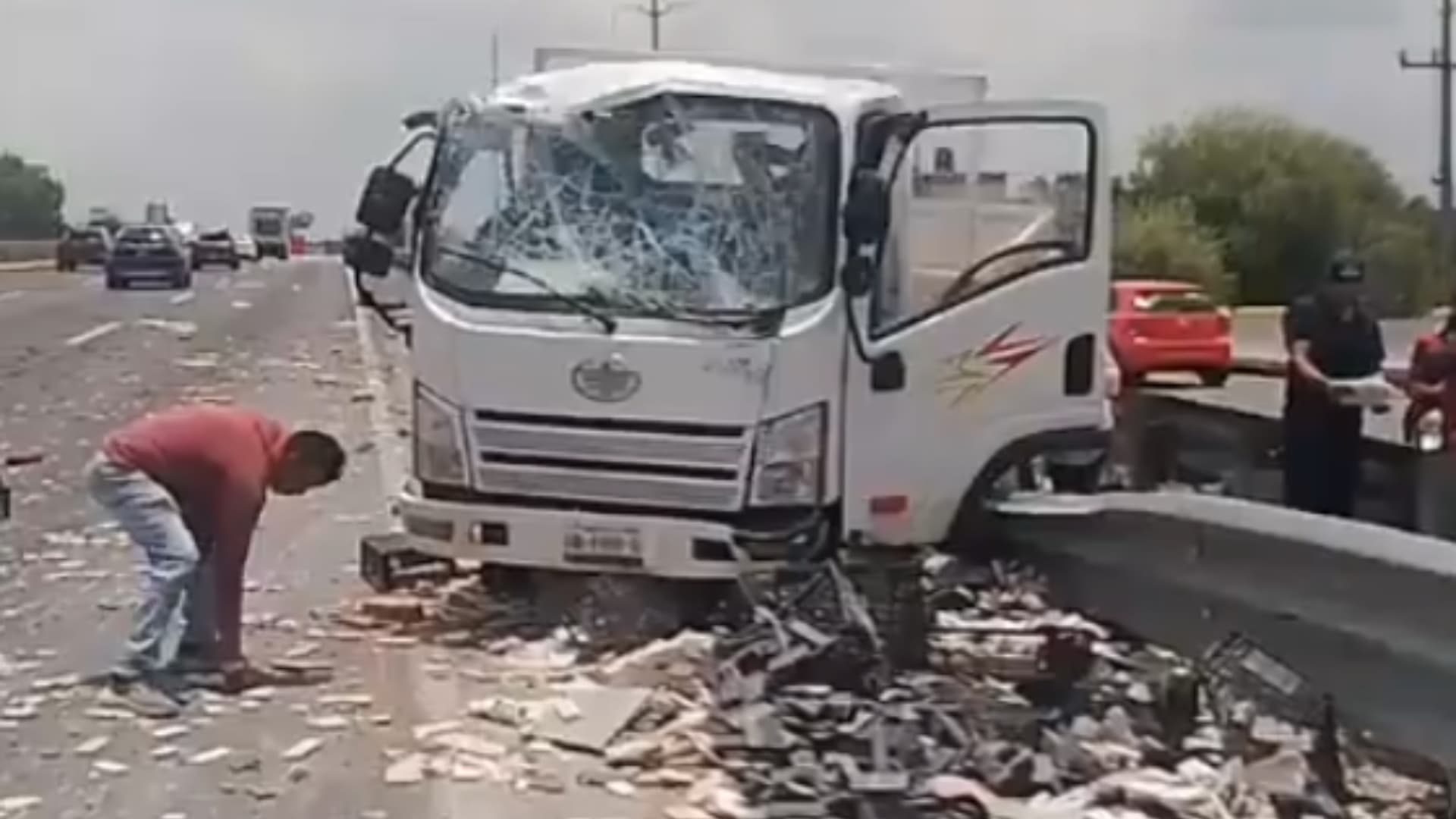 Accidente camioneta autopista México-Puebla.