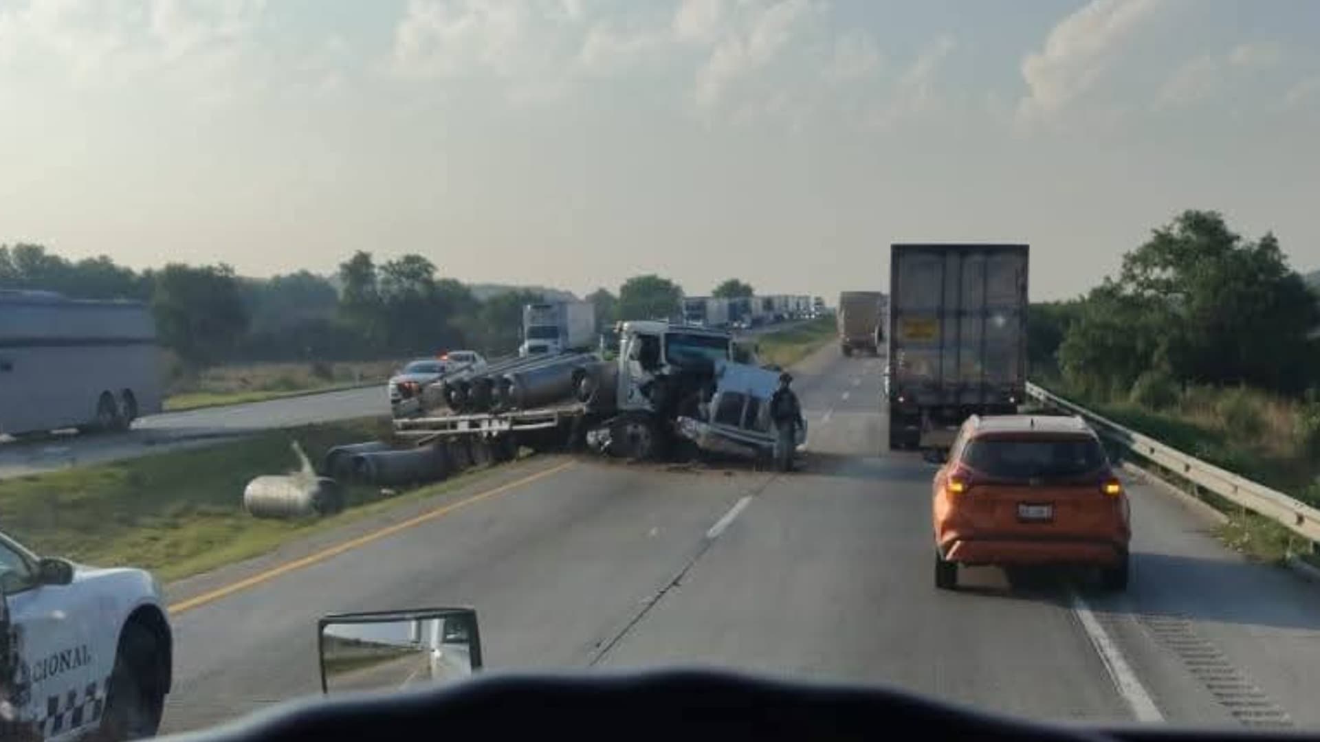 Cierre Parcial en Autopista Arco Norte por Accidente Choque de Tráiler Plataforma Contenedores Hoy 5 de Mayo