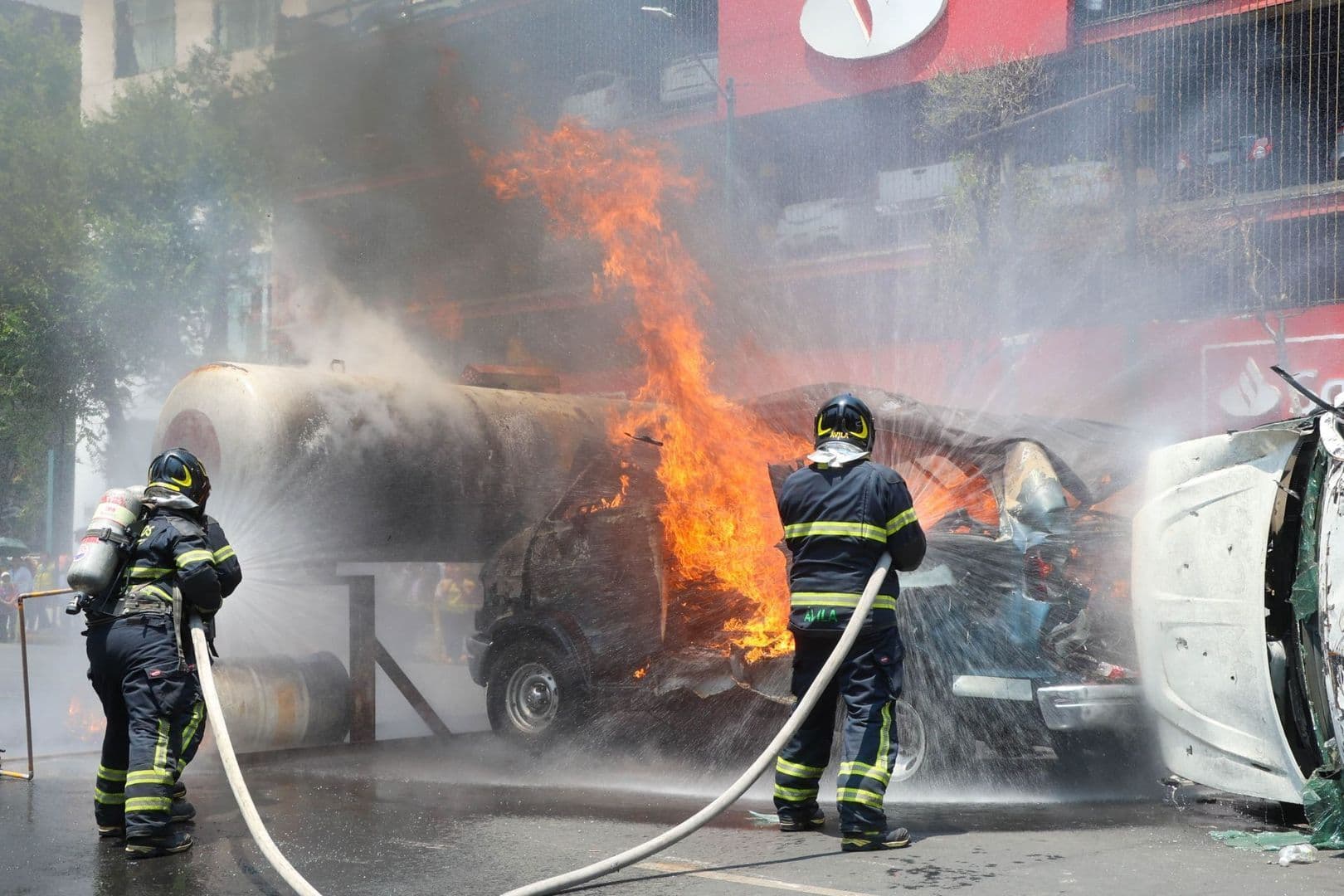 Bomberos denuncian crisis laboral dentro de la corporación