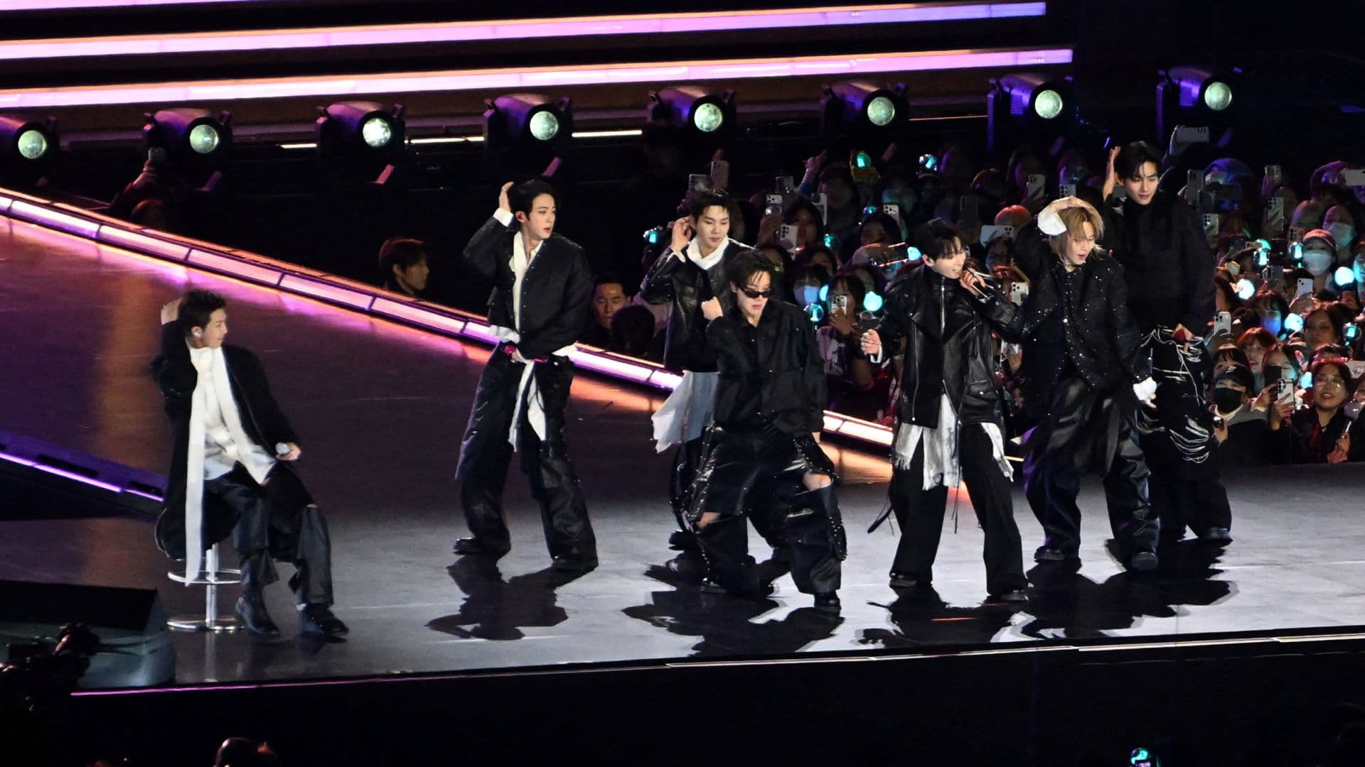 Mujer Es Condenada por Acosar a un Integrante de la Banda de K-Pop BTS