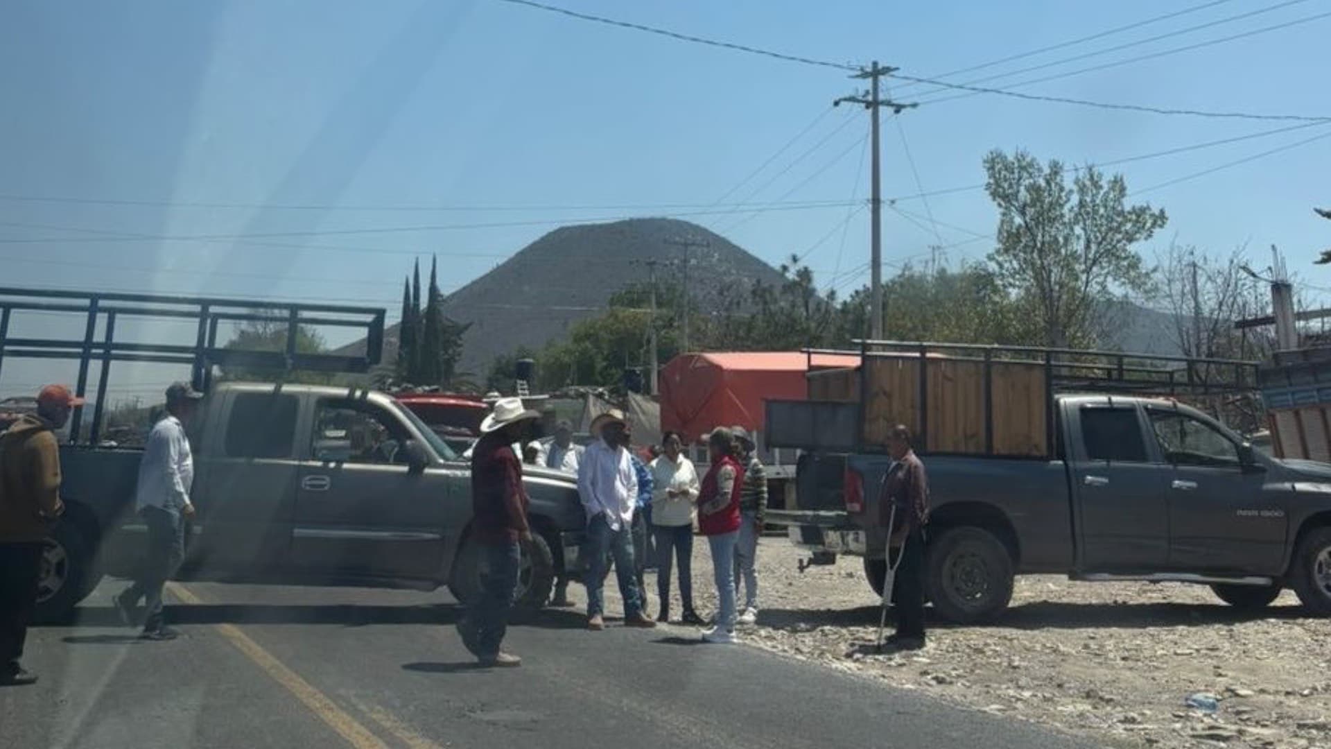Suman Casi 24 Horas de Bloqueo en Carretera Federal de Puebla ¿Qué Está Pasando?