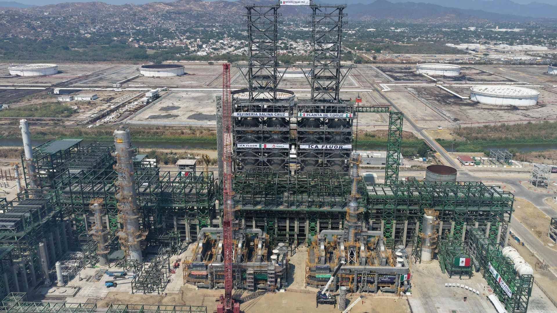 Controlan Fuga de Combustóleo en Ducto de Pemex en Salina Cruz, Oaxaca