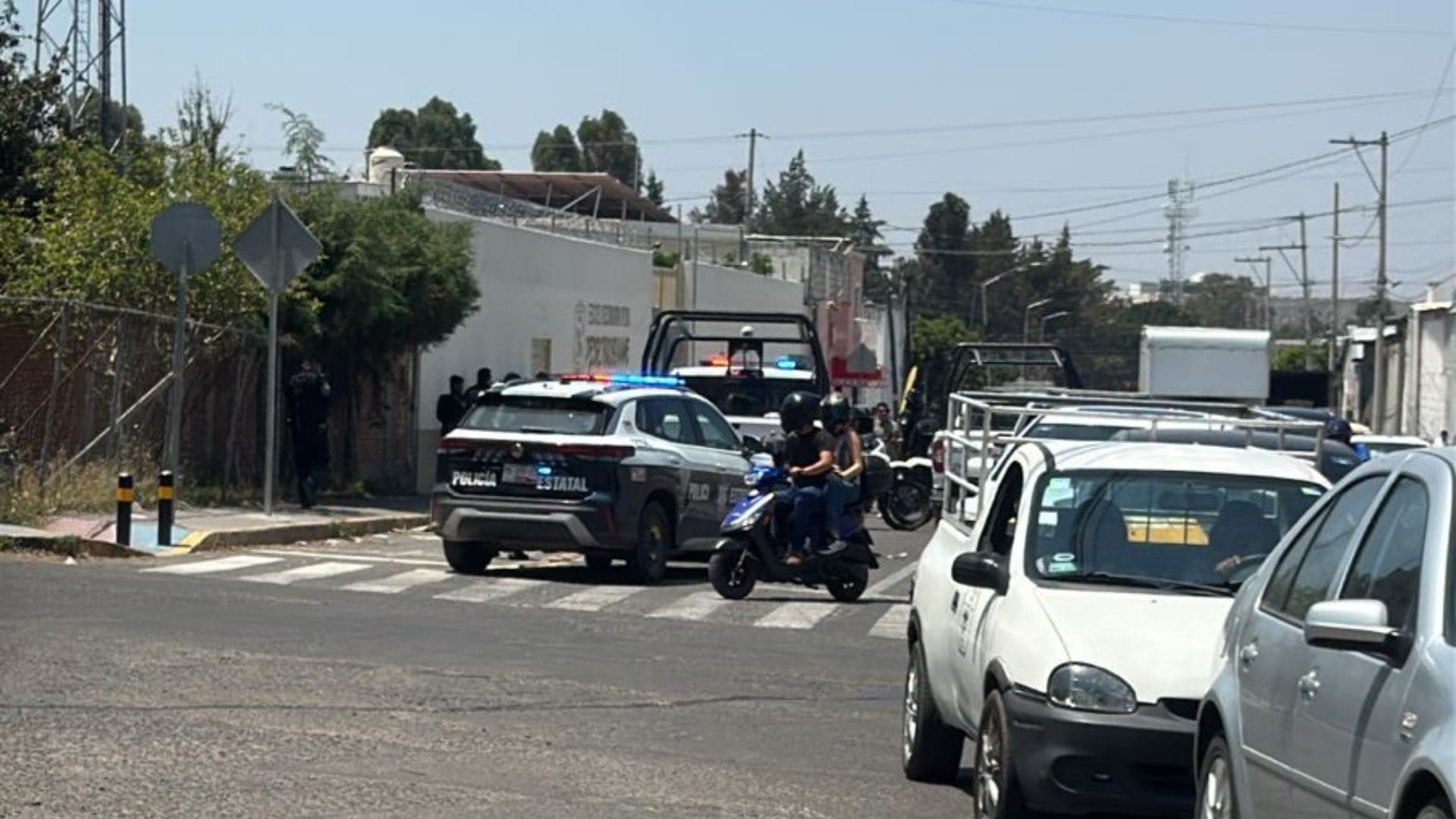 Detención de dos hombres tras balacera en el Mercado Morelos de Puebla