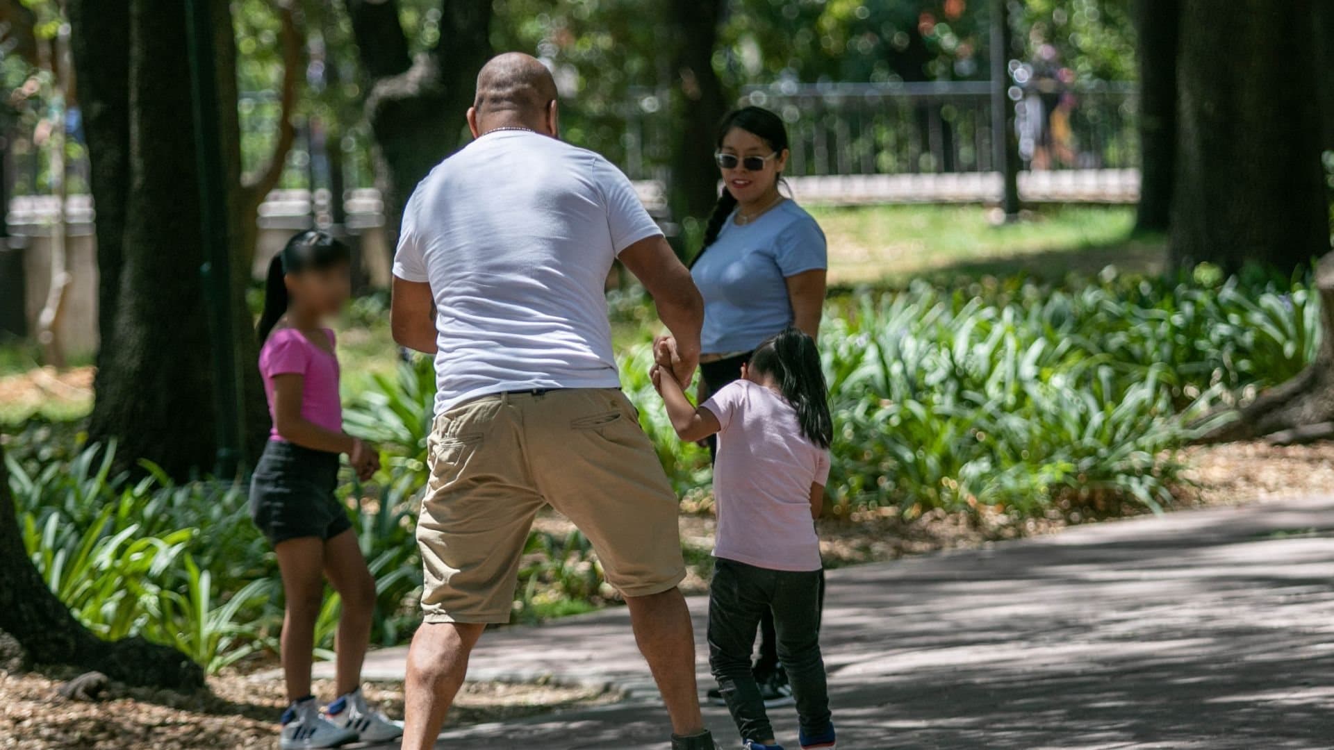 Familia celebrando el Día del Padre