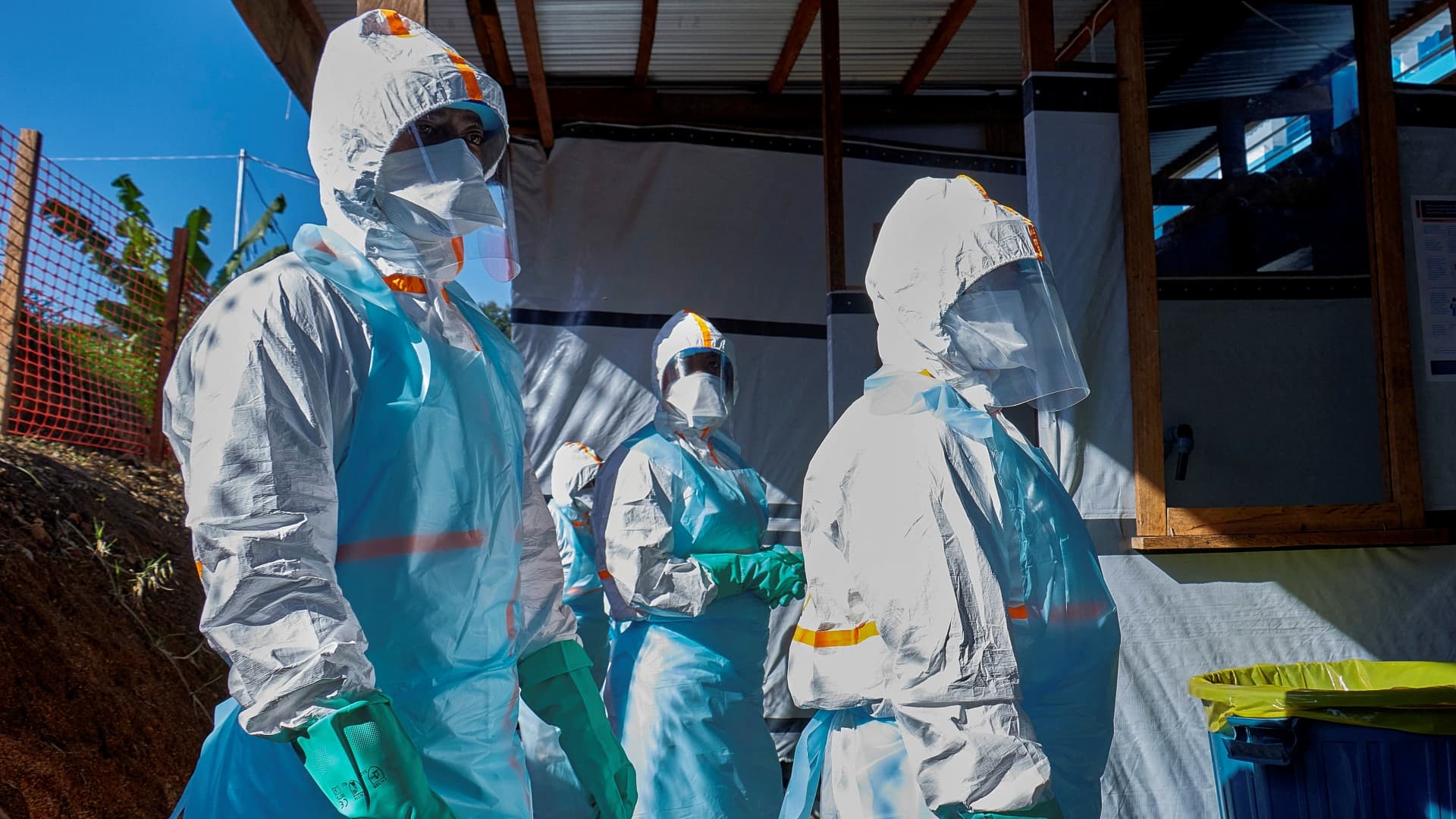 Aumentan Contagios de Ébola: Casos Sospechosos Resultan Ser Malaria o Meningitis, Confirma OMS