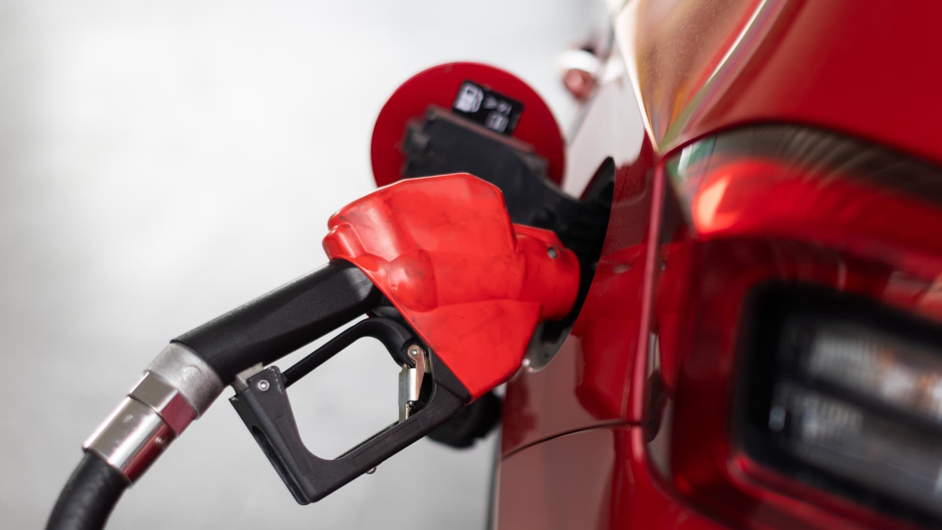 No Cargues Aquí: Profeco Pondrá Lona a Estaciones que Venden Diésel y Gasolina Más Caras