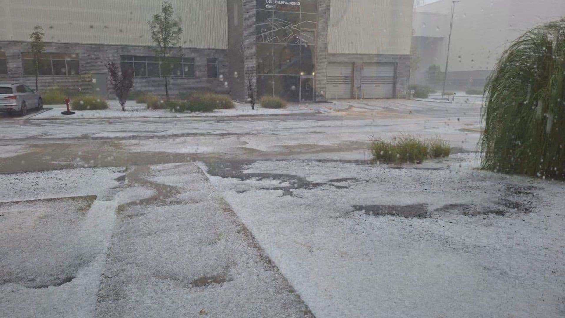 Granizada Viste de Blanco Planta Armadora de Vehículos en San José Chiapa, Puebla