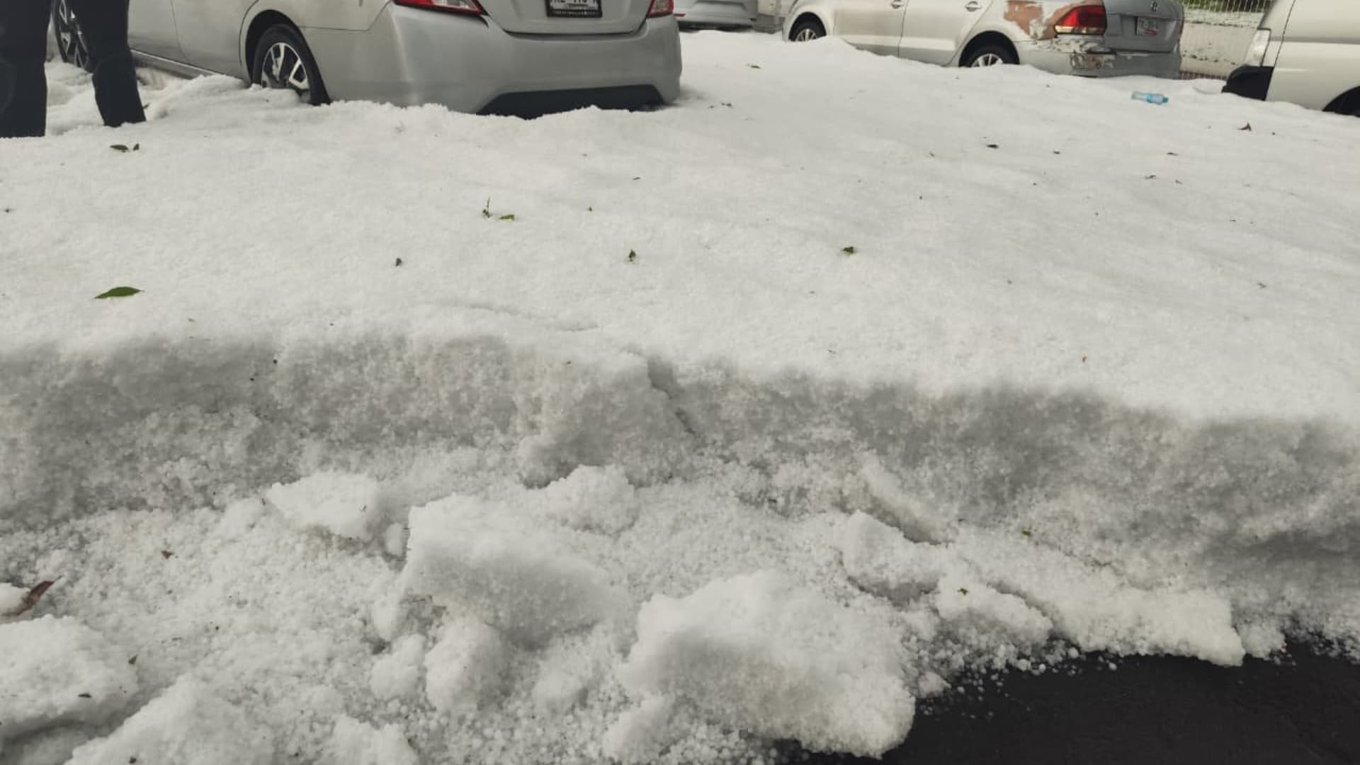 La Colonia Maravillas de Puebla se llenó de hielo tras la caída de granizo