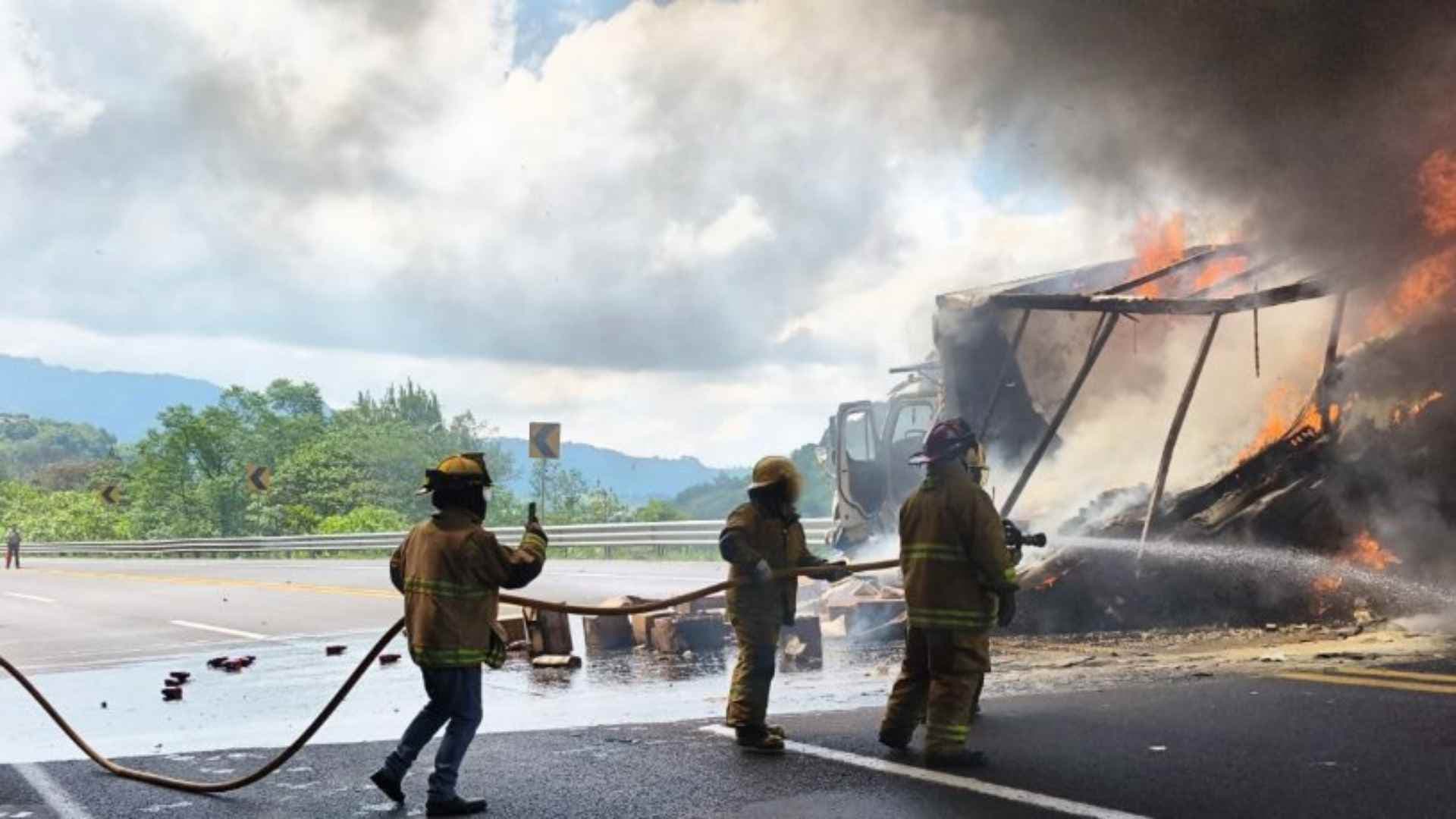 Carreteras boqueadas. Foto: Guardia Nacional