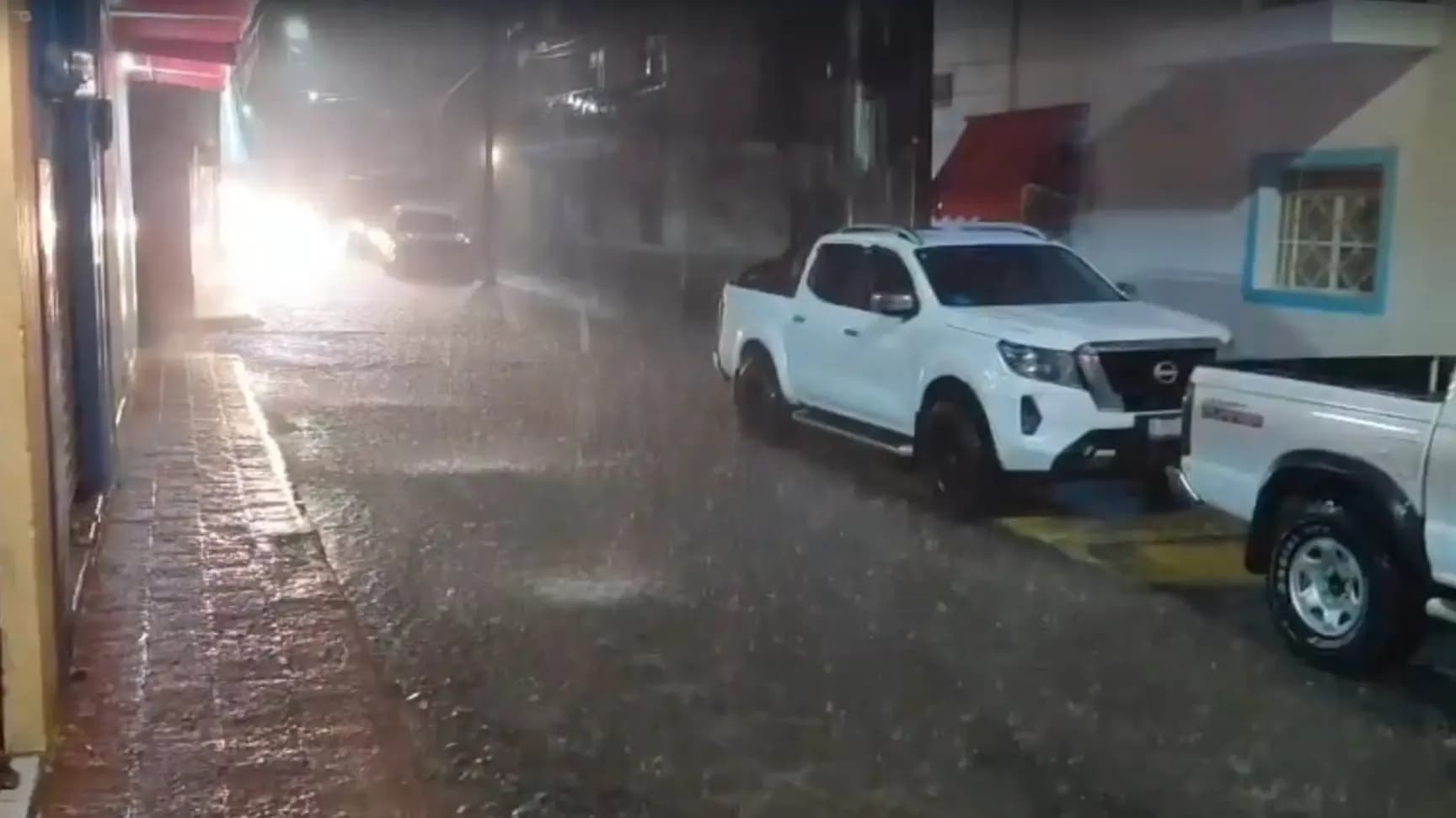 Tormenta con Lluvia y Granizo Sorprende al Área Metropolitana de Guadalajara