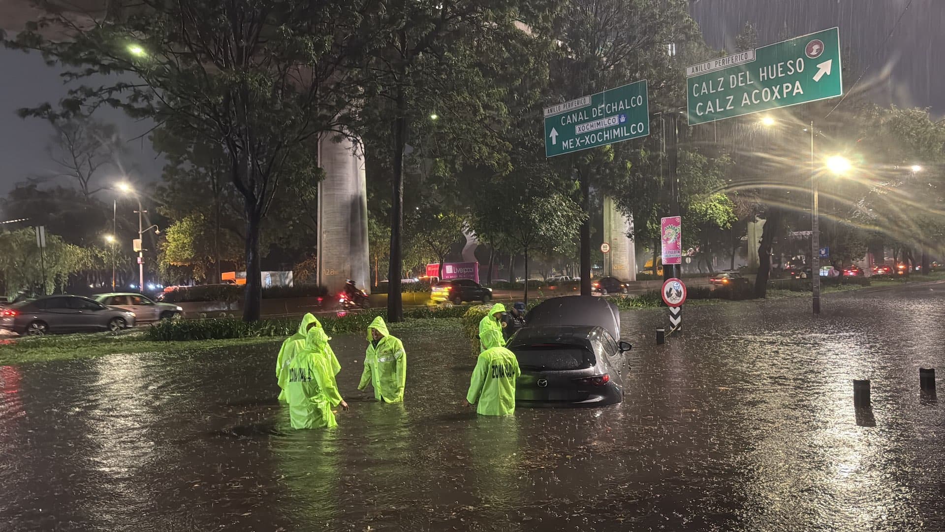 Inundación en Periférico Sur y Viaducto Tlalpan, en Ciudad de México