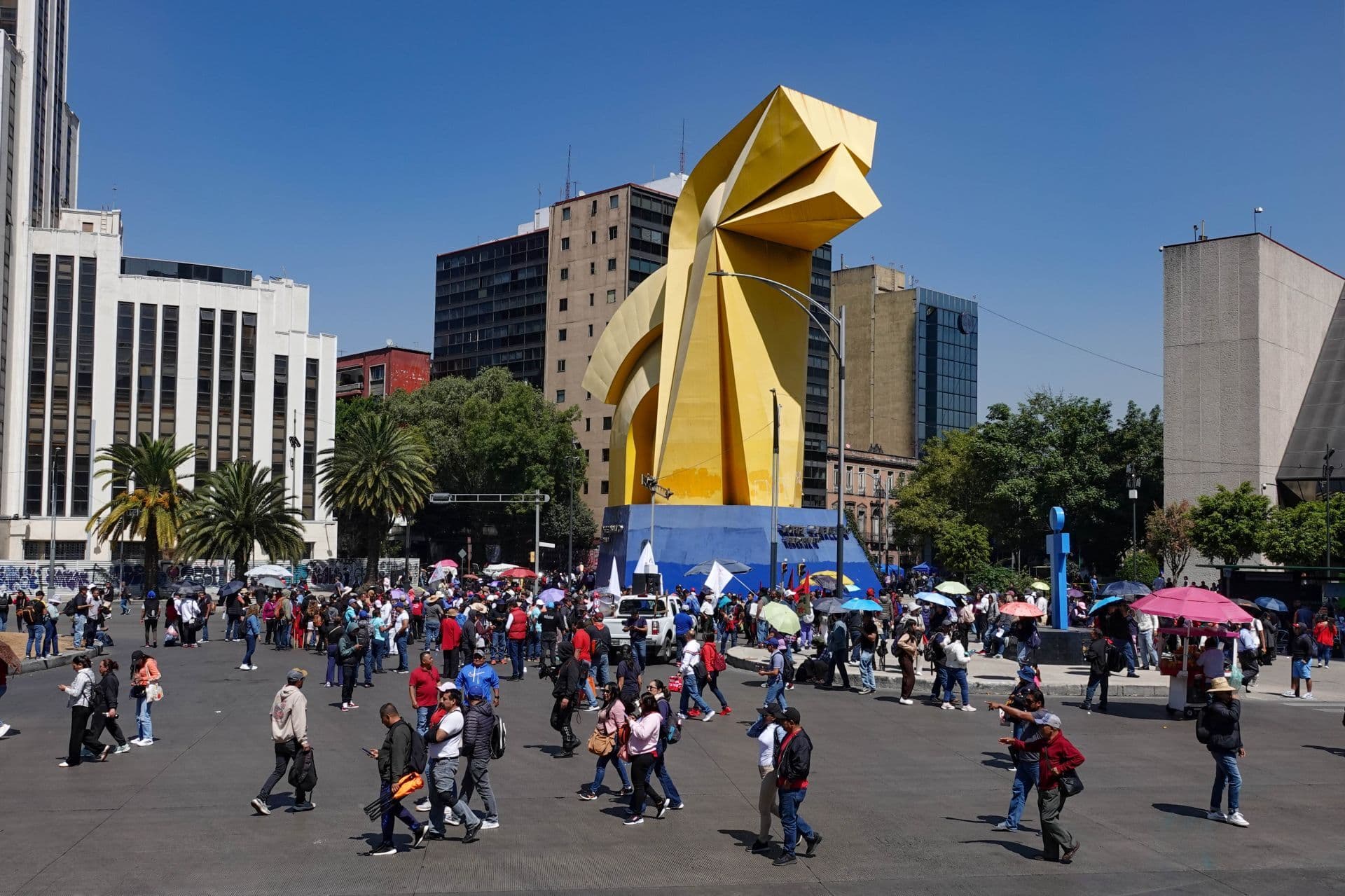Marcha CDMX Torre del Caballito en Reforma