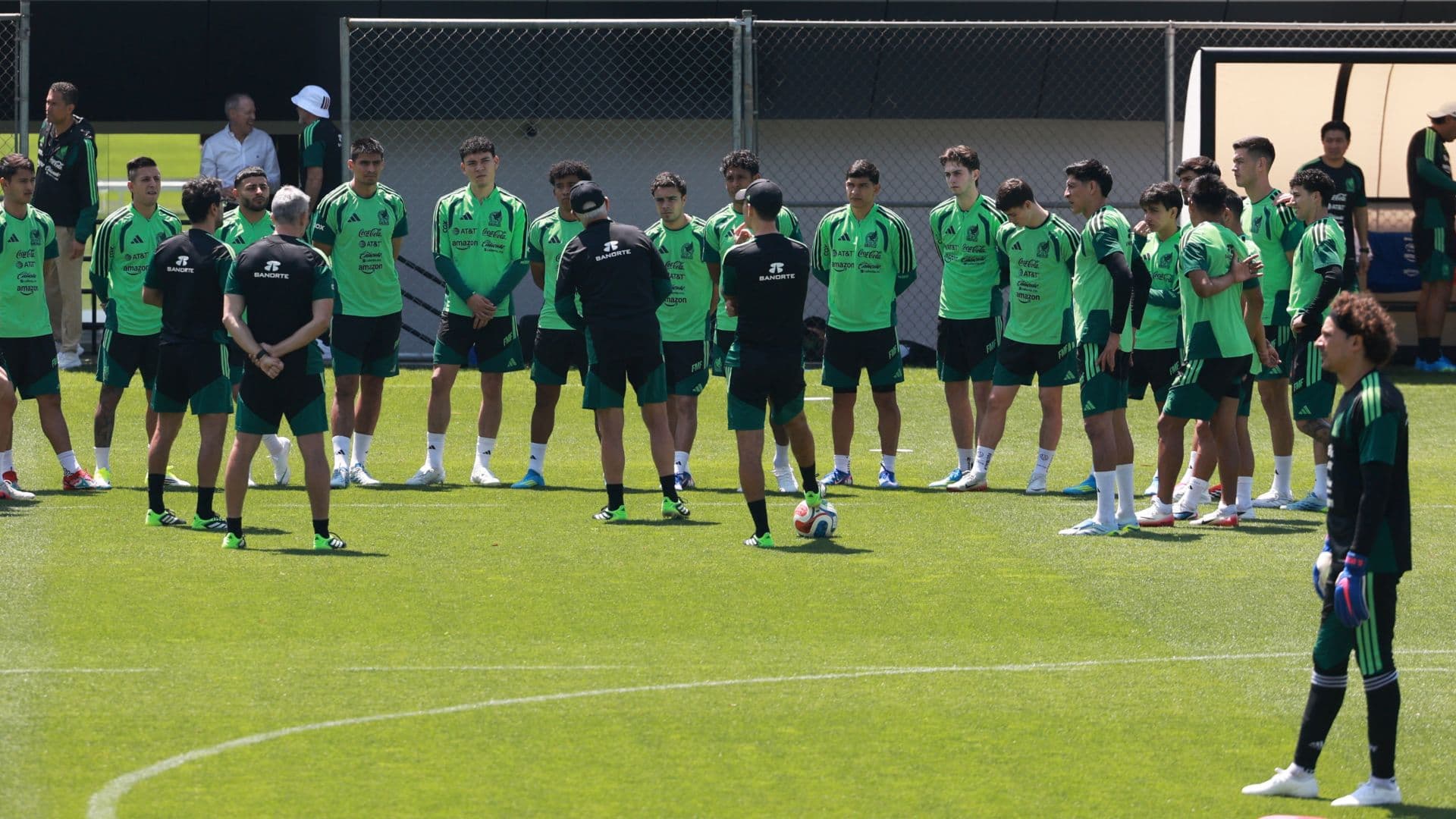 Javier Aguirre afina los últimos detalles de la Selección Mexicana antes del Mundial 2026. Foto: Reuters