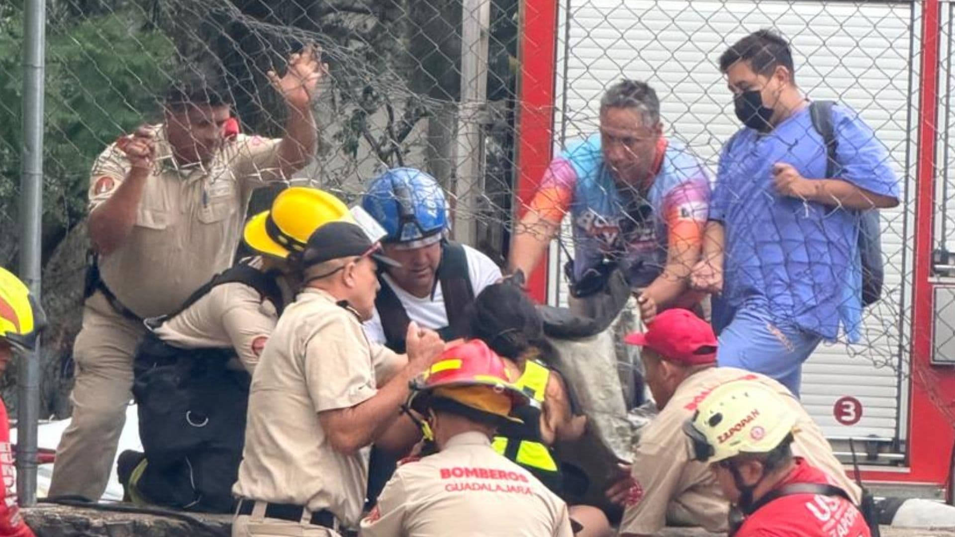 Rescatan a Niña y Joven Embarazada de Cauce de Río en Guadalajara; Esto se Sabe