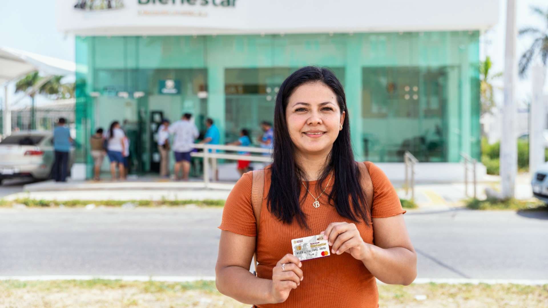 Checa cómo hacer el nuevo registro para el apoyo Bienestar de mujeres y hombres de 30 a 64 años
