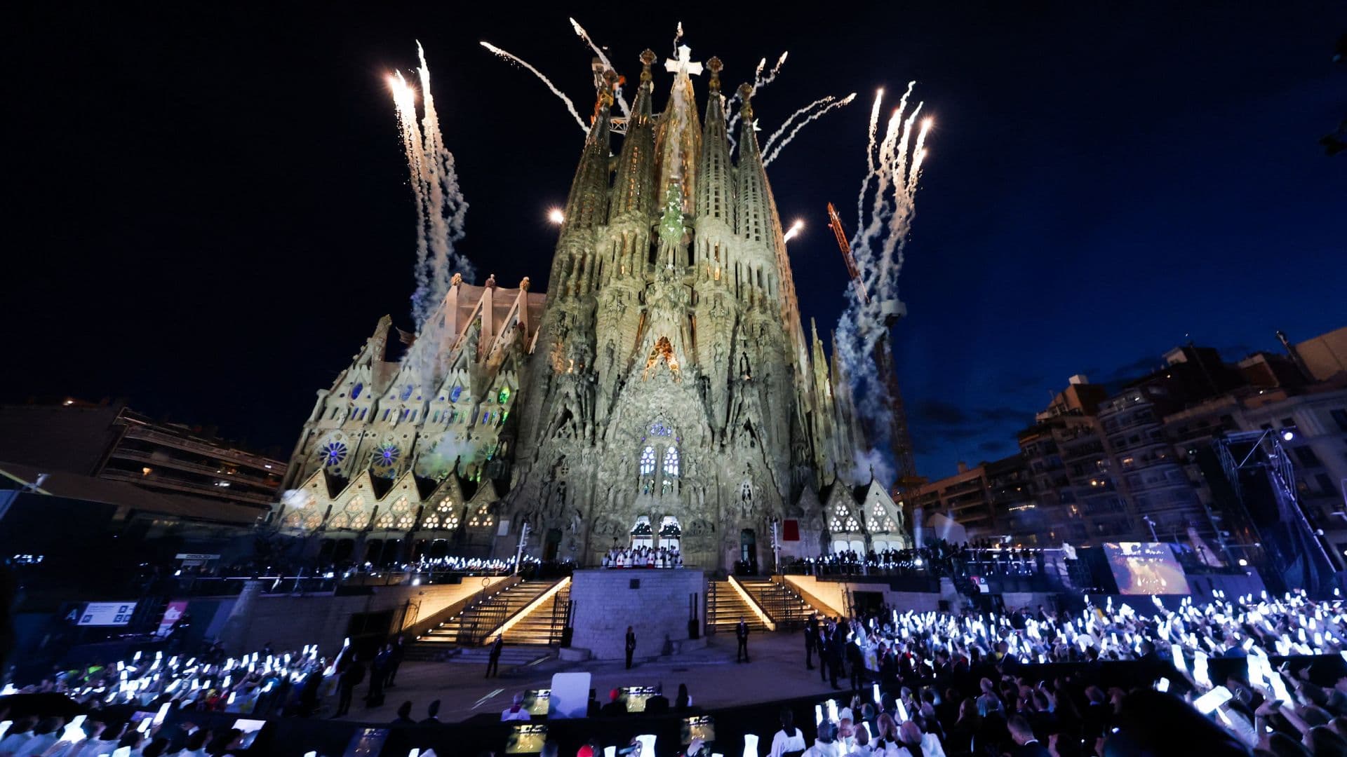 Bendice el Papa León XIV la Torre de Jesús de la Basílica de la Sagrada Familia