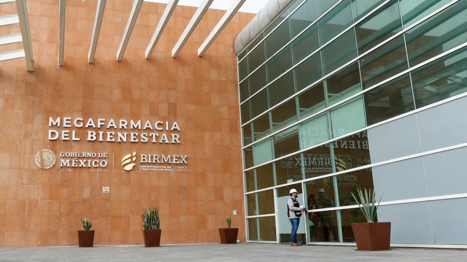 ¿Qué Pasó con la Megafarmacia? Sheinbaum Explica Si Está Funcionando