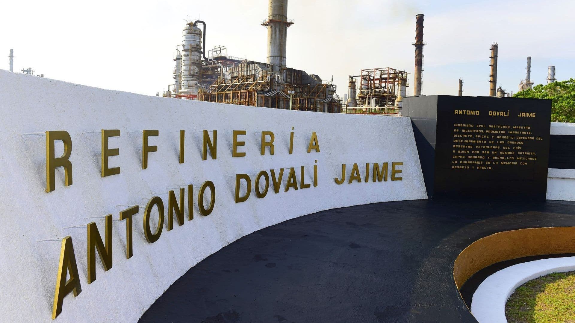 ¿Qué Pasó en la refinería "Antonio Dovalí Jaime”? Pemex Explica Enorme Columna de Humo y Fuego