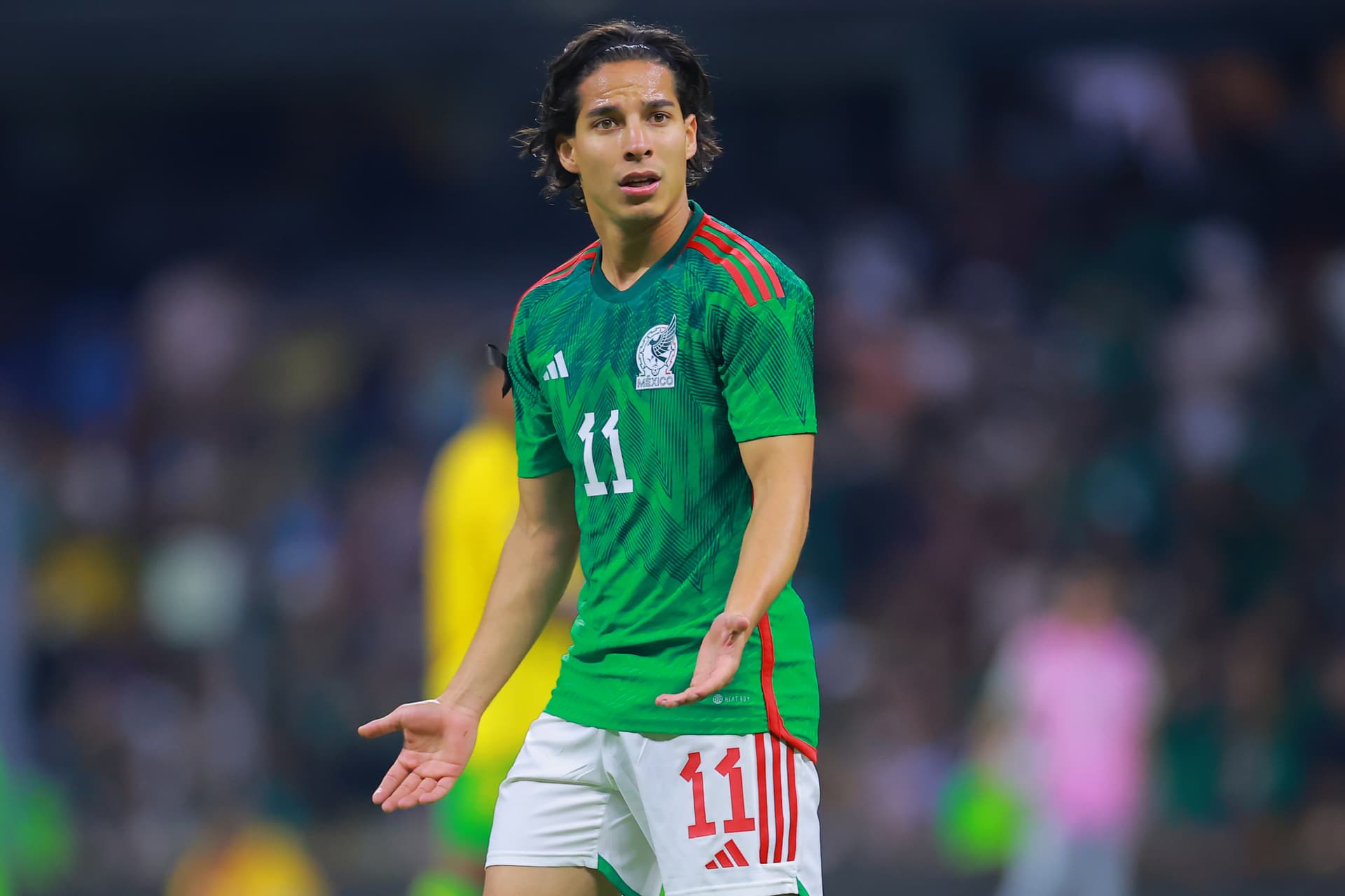 Diego Lainez durante un partido de la Selección Mexicana
