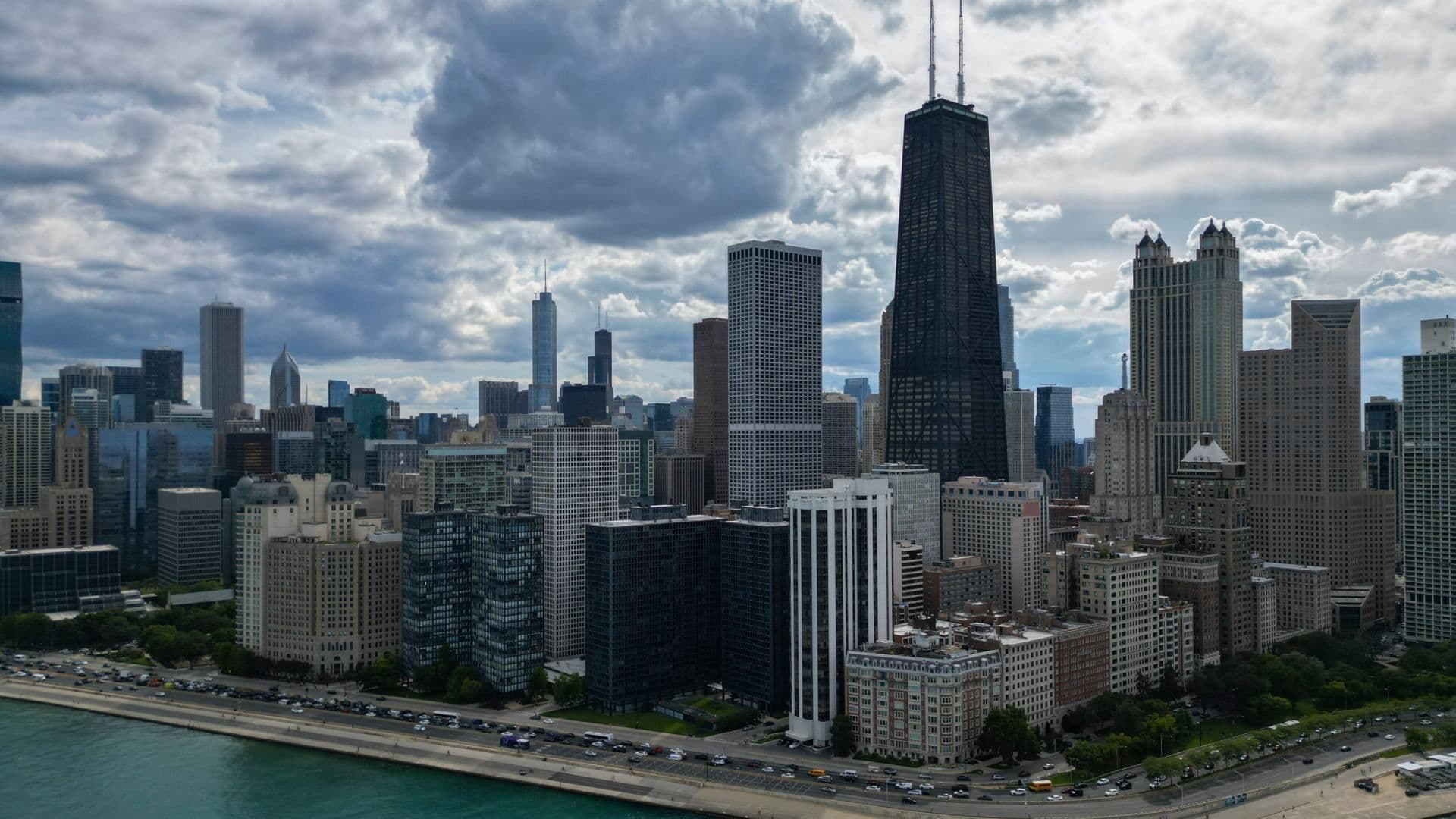 Fin de Semana Violento en Chicago: 7 Muertos y 38 Heridos; Trump Insiste en Intervención Militar