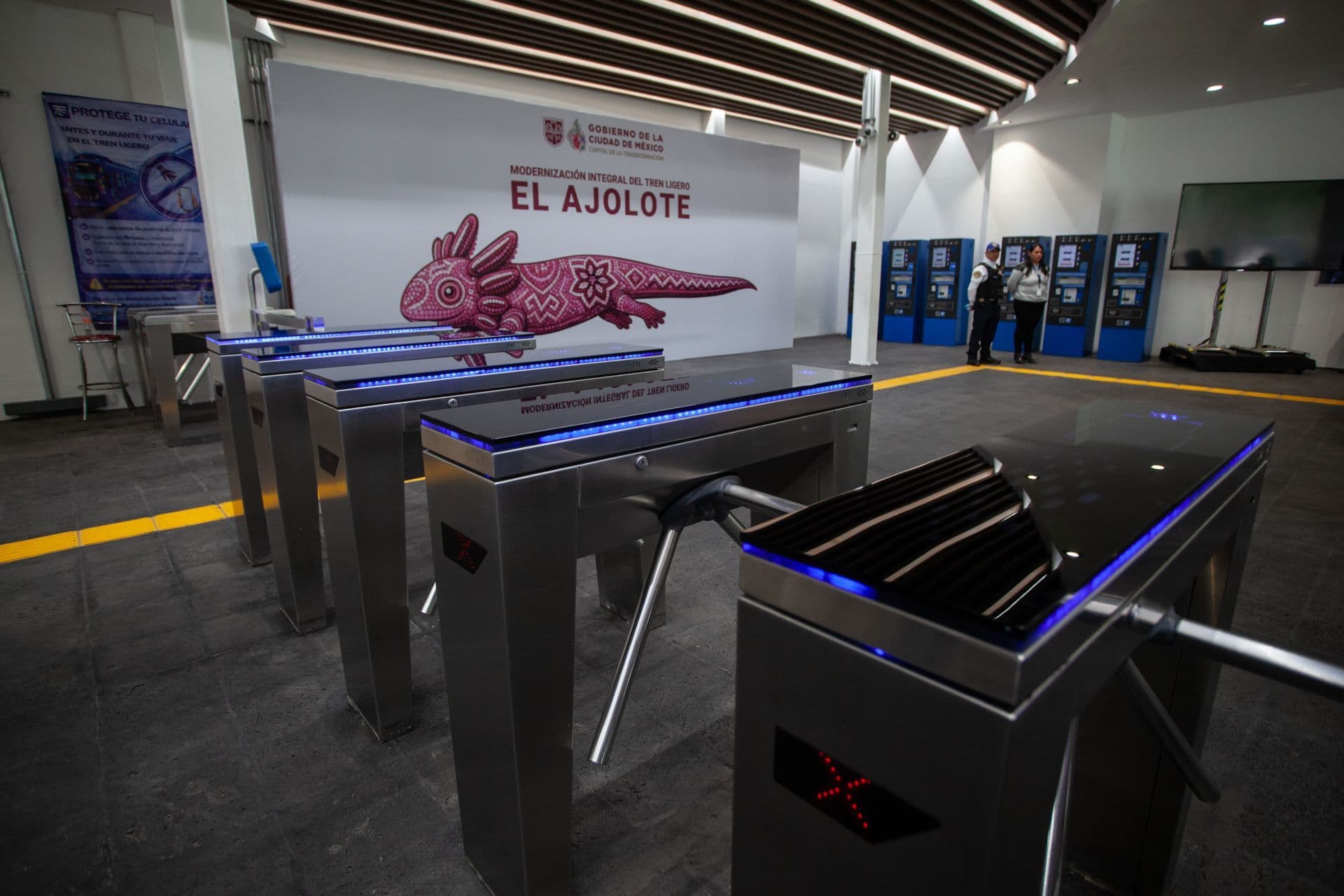 Metrobús y Tren Ligero Extienden Horario por Partido de México vs Chequia: A Esta Hora Cierran