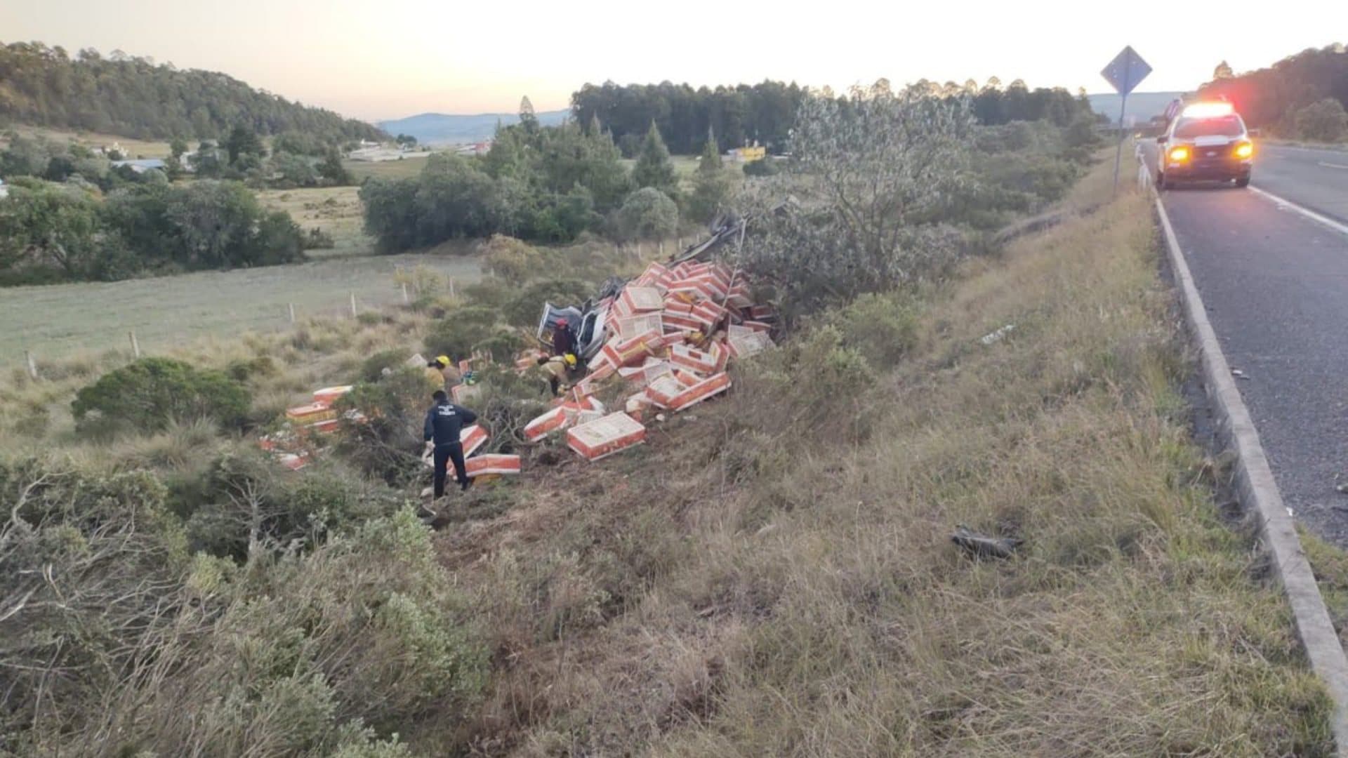 Volcadura Camión Conductor Muerto Autopista Tlaxco Tejocotal Chignahuapan Puebla
