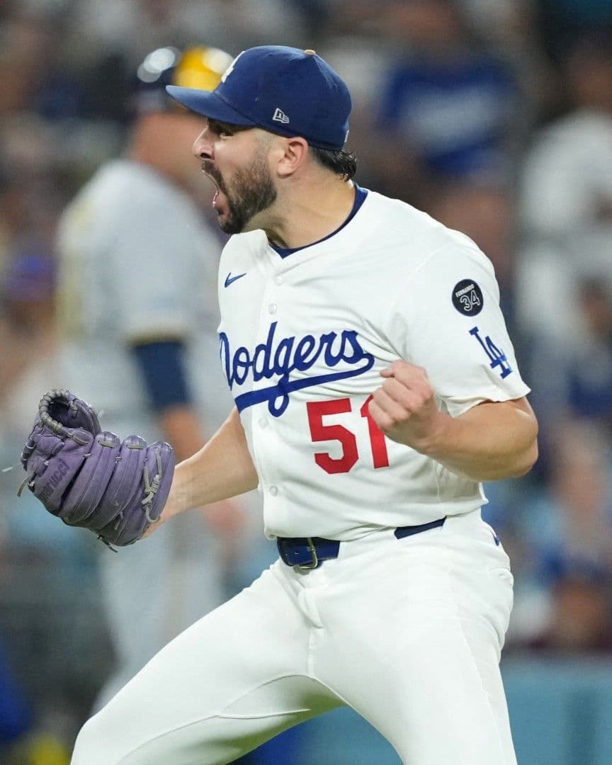Alex Vesia se tuvo que ausentar de la Serie Mundial ante los Azulejos de Toronto debido a que su bebé estaba delicada y luego falleció.
