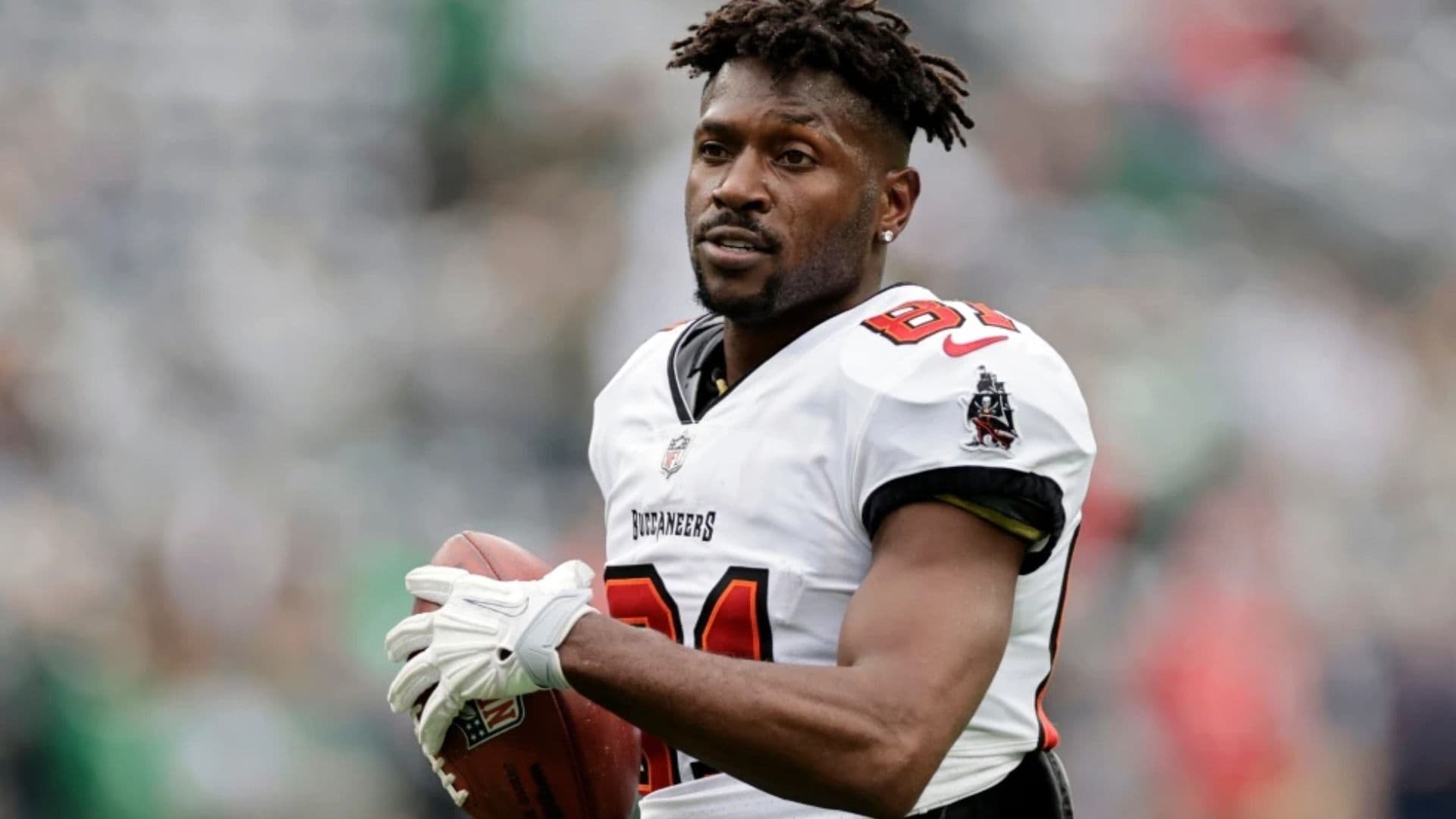Exestrella de NFL, Antonio Brown, Es Extraditado de Dubai a EUA para Ser Juzgado por Balacera