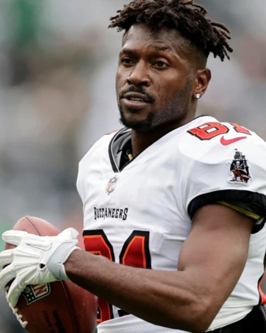 Exestrella de NFL, Antonio Brown, Es Extraditado de Dubai a EUA para Ser Juzgado por Balacera