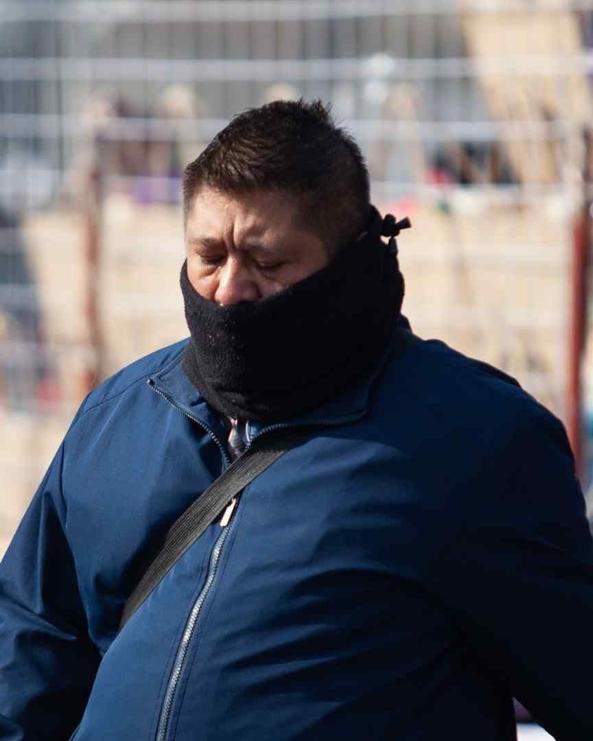 Ante alertas por frío, pobladores se protegen de las bajas temperaturas en la CDMX