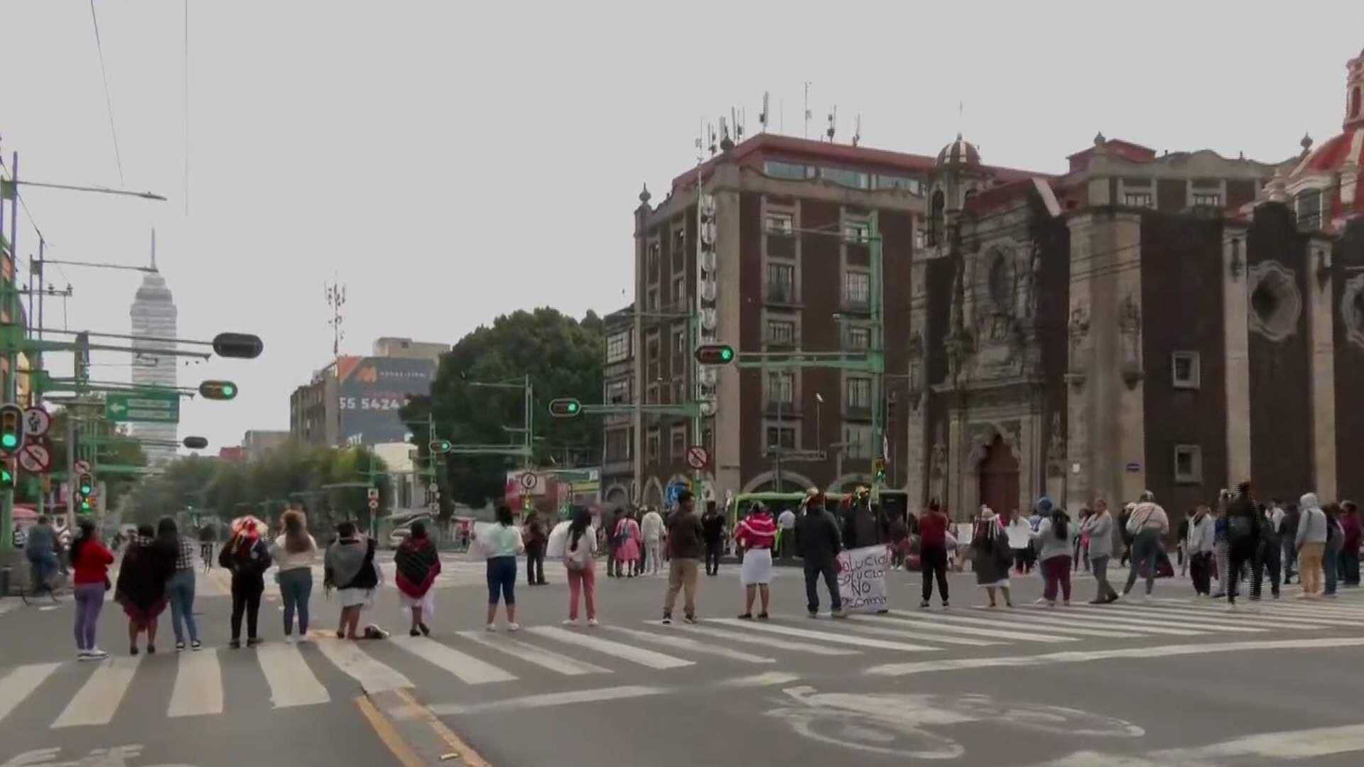 Manifestantes Bloquean Eje Central Lázaro Cárdenas, CDMX; Evite la Zona