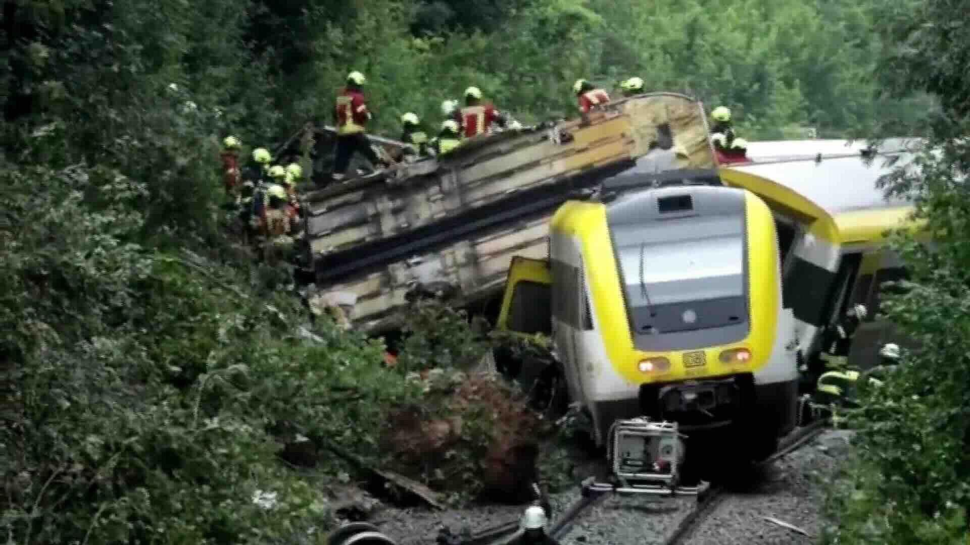 Tragedia Ferroviaria en Alemania: Tres Muertos y Decenas de Heridos Tras Descarrilamiento