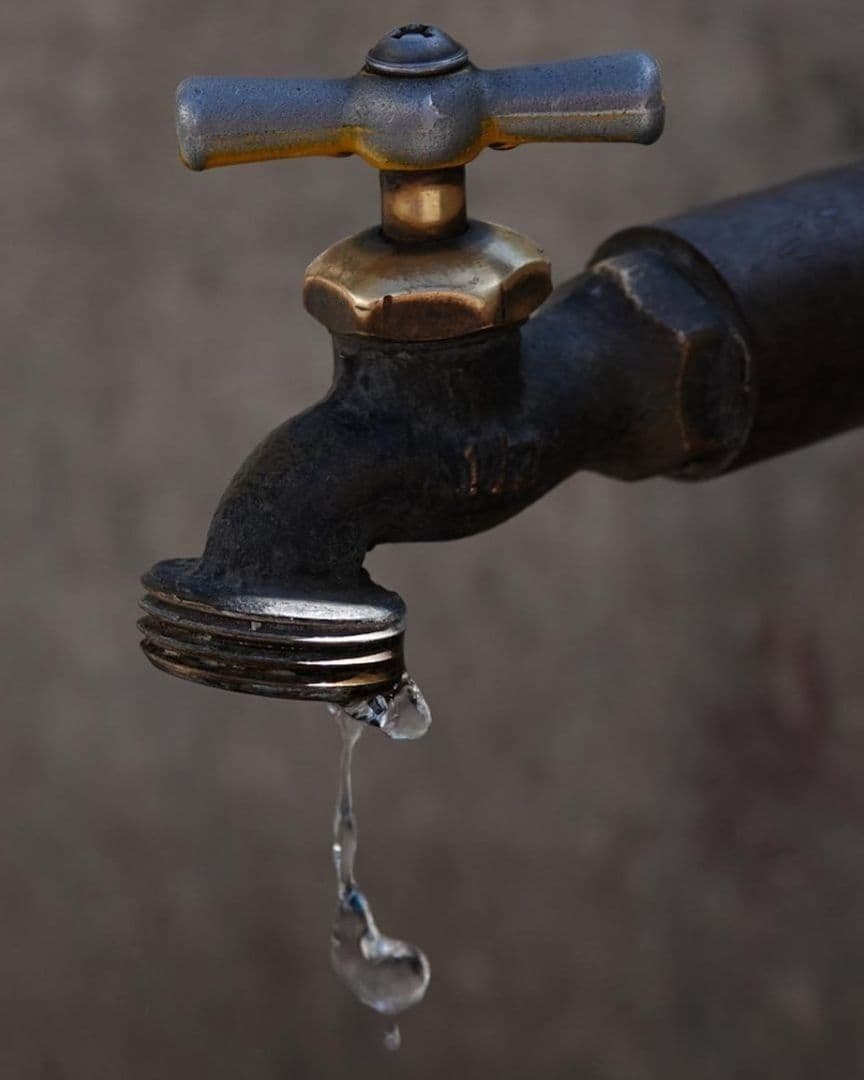 Vecinos de Iztapalapa denuncian que llevan 20 años con desabasto de agua