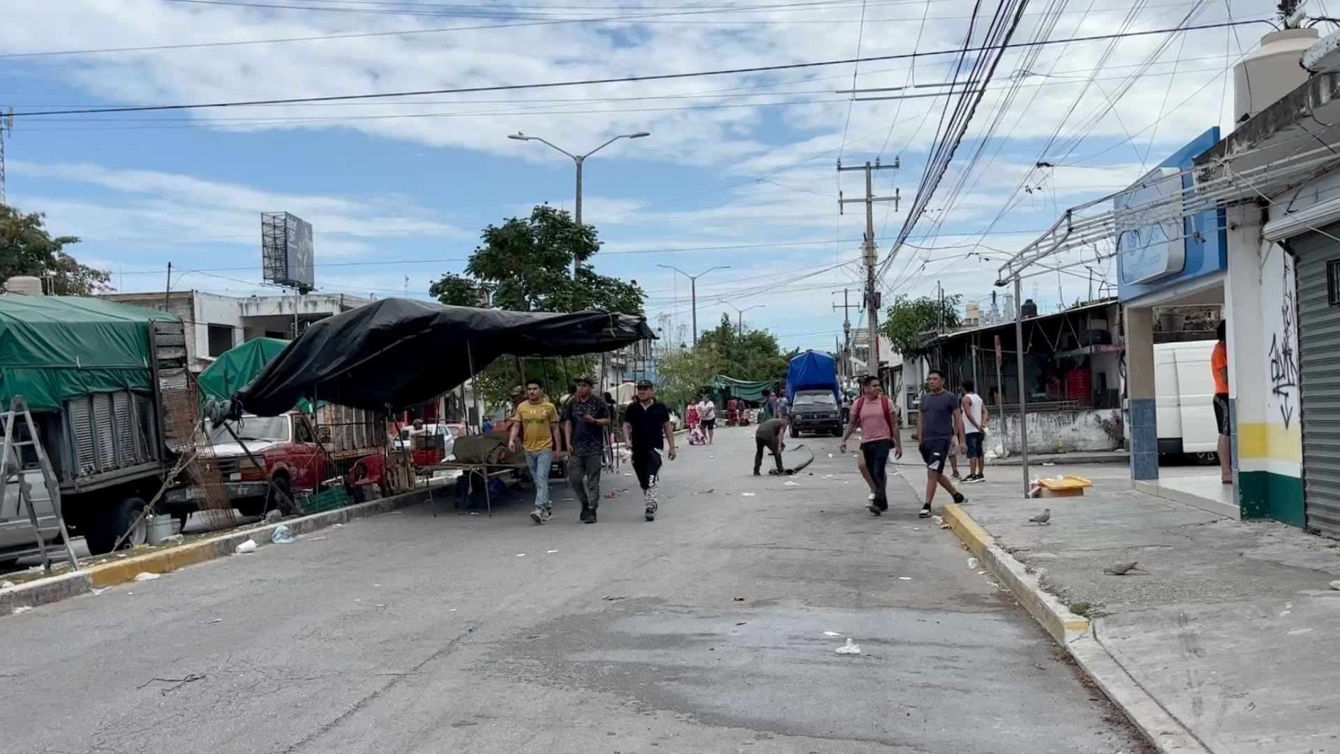 Desalojan Tianguis en Cancún Tras Hechos Violentos en Quintana Roo