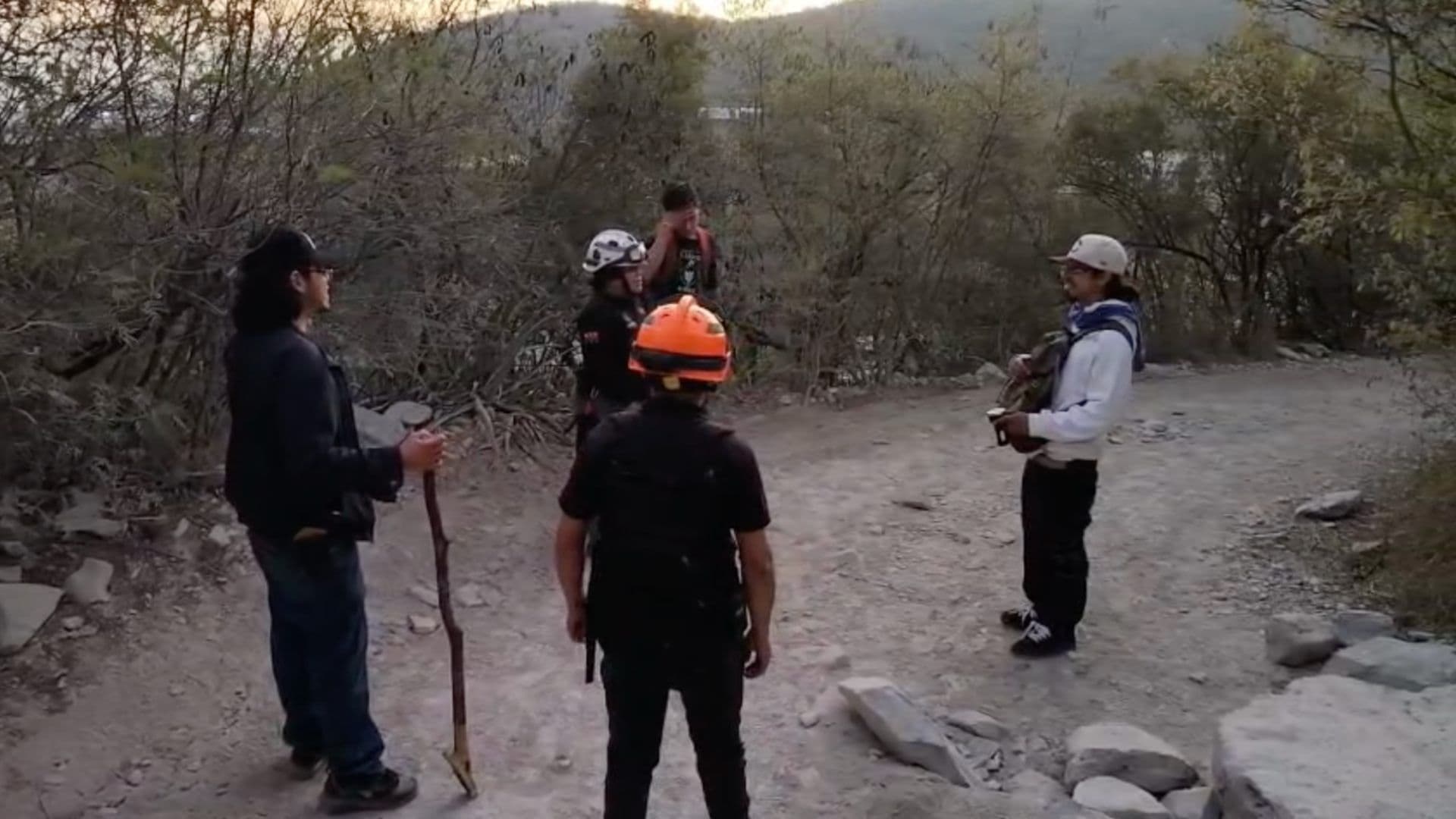 Rescatan a Tres Senderistas con Deshidratación en Cerro de la Silla en Guadalupe, Nuevo León