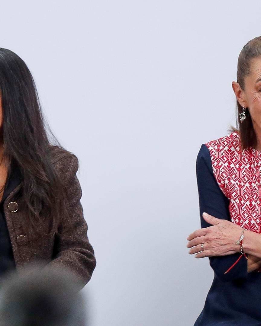 Salma Hayek y la presidenta Claudia Sheinbaum en rueda de prensa en Palacio Nacional el 15 de febrero de 2026. Foto: EFE
