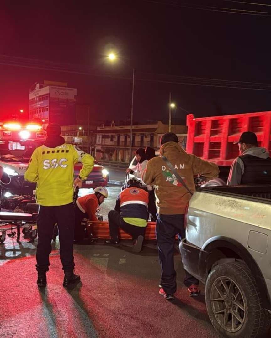 Servicios de emergencia atienden accidente en Iztapalapa. Foto: N+