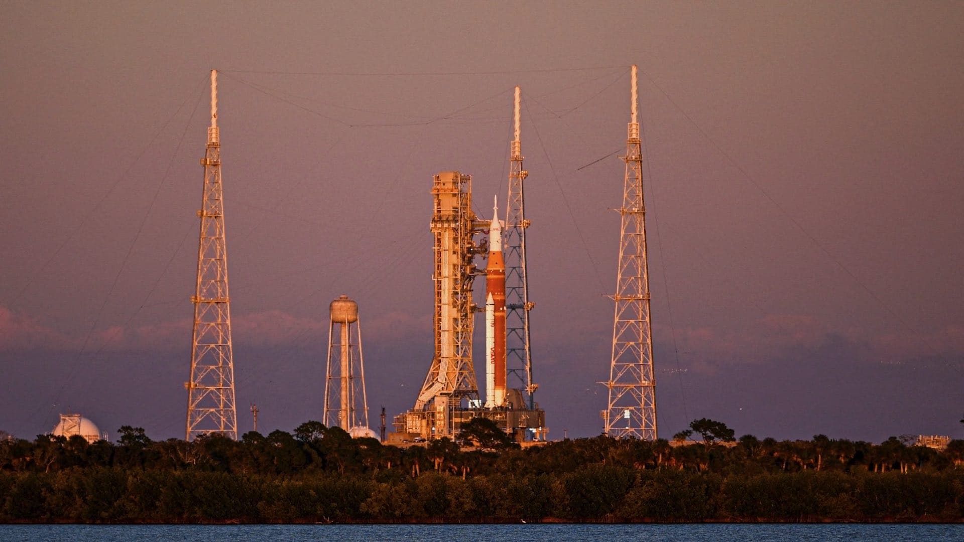 La NASA Retira Cohete de la Misión Artemis II y Se Retrasa el Despegue a la Luna