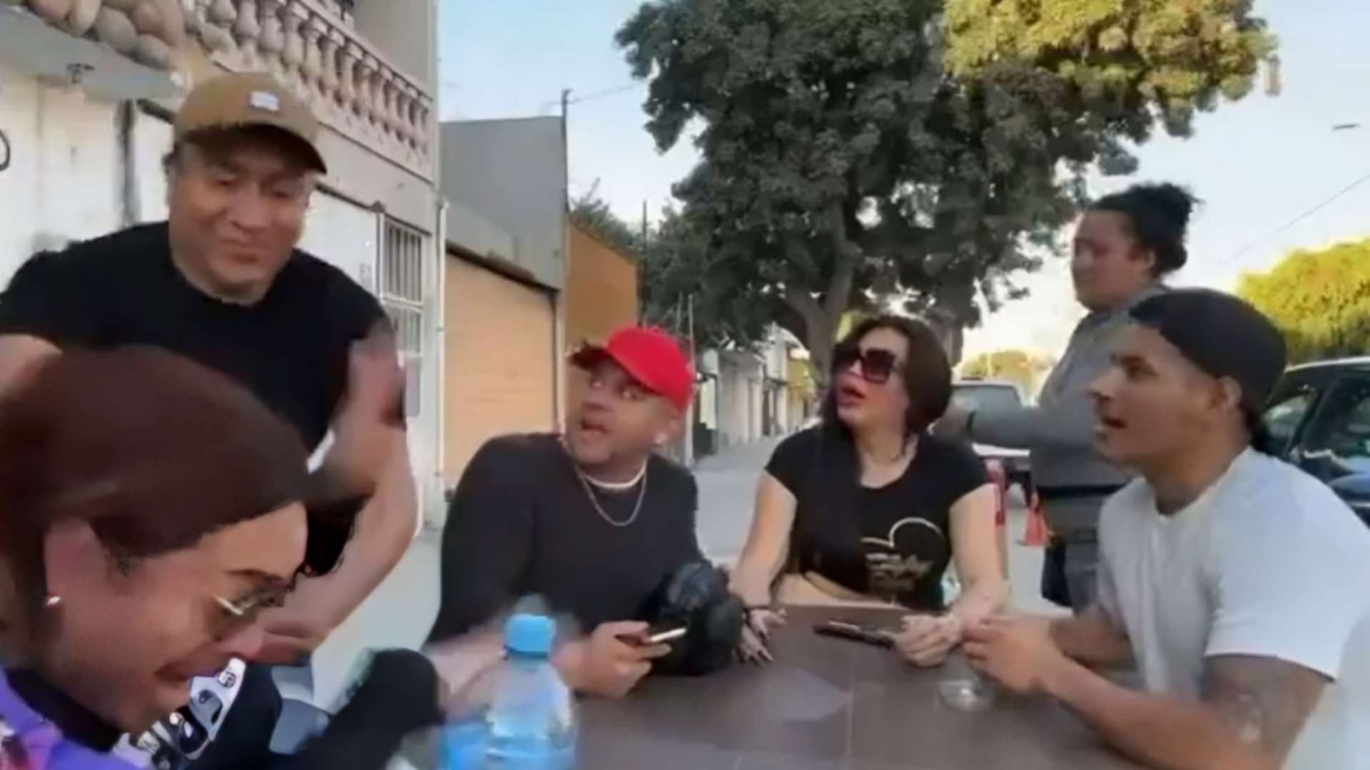 Agreden a Amiga de Wendy Guevara Durante Transmisión en Vivo En Redes Sociales