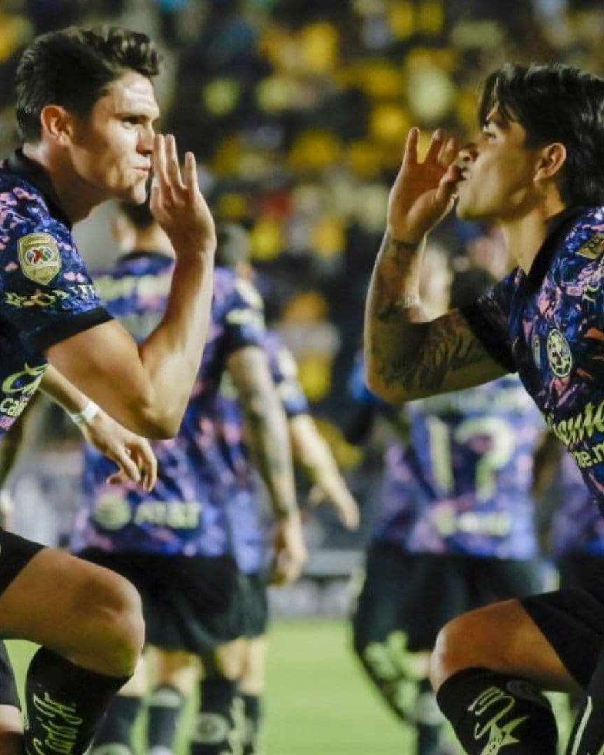 Los americanistas festejan otro triunfo, en la cima del futbol mexicano.