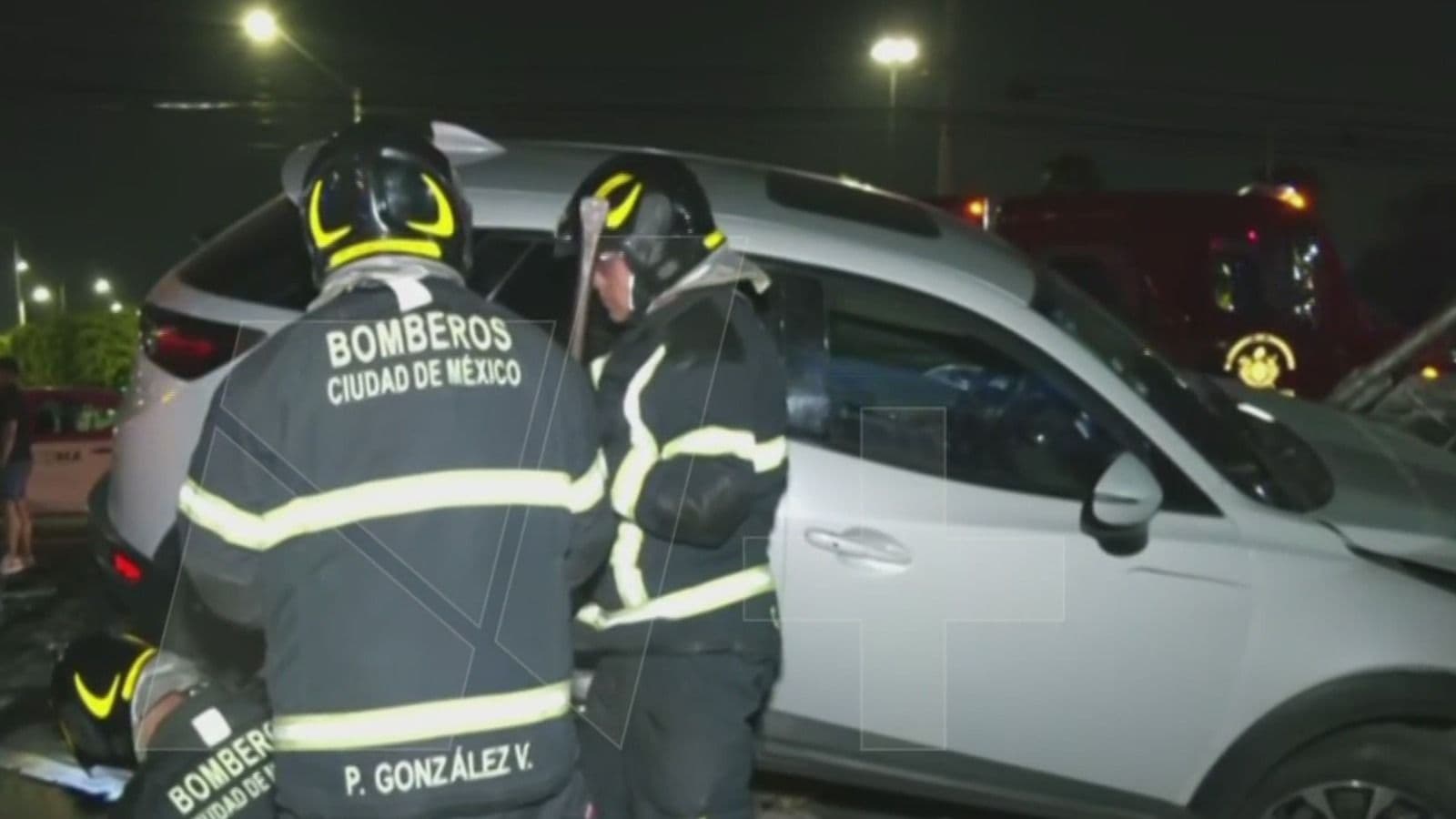 Conductor en Presunto Estado de Ebriedad Choca su Camioneta contra Puertas del Estadio Azteca