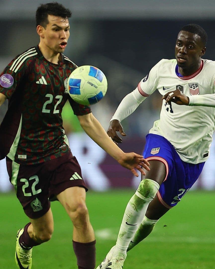 Chucky Lozano lució enfadado tras la derrota de México ante EUA. Foto: EFE