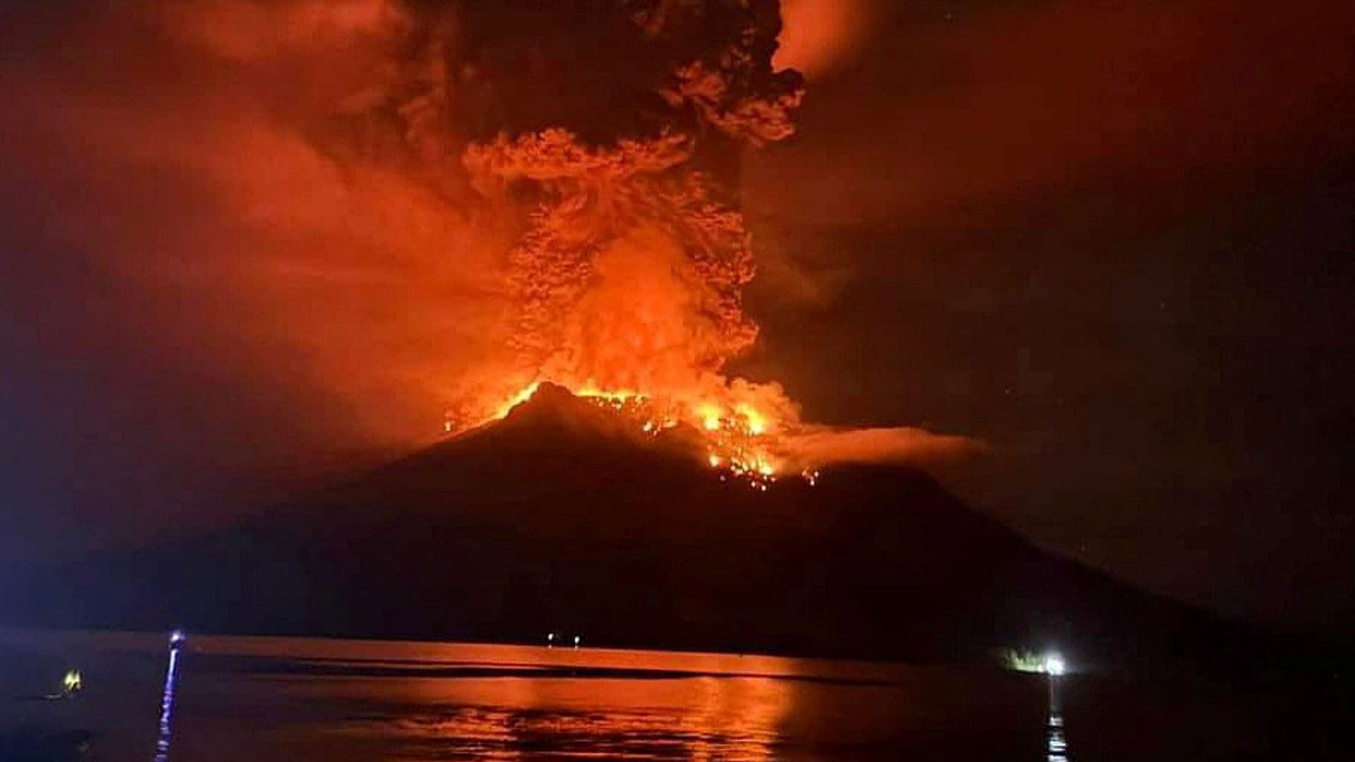Indonesia Alerta por Potencial Tsunami tras Erupción del Volcán Ruang