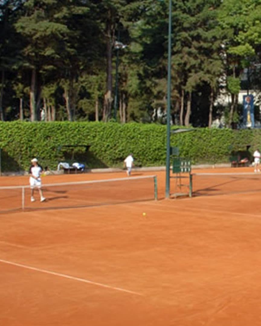 En la Colonia Hipódromo Condesa, en la alcaldía Cuauhtémoc, hay un club deportivo con más de un siglo de historia, cuyo futuro está en debate