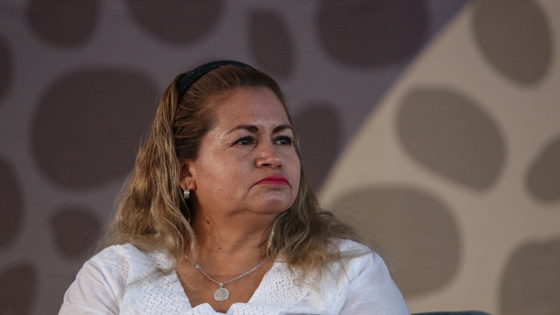 Solicitan Ayuda para Encontrar a Ceci Flores, Madre Buscadora de Sonora