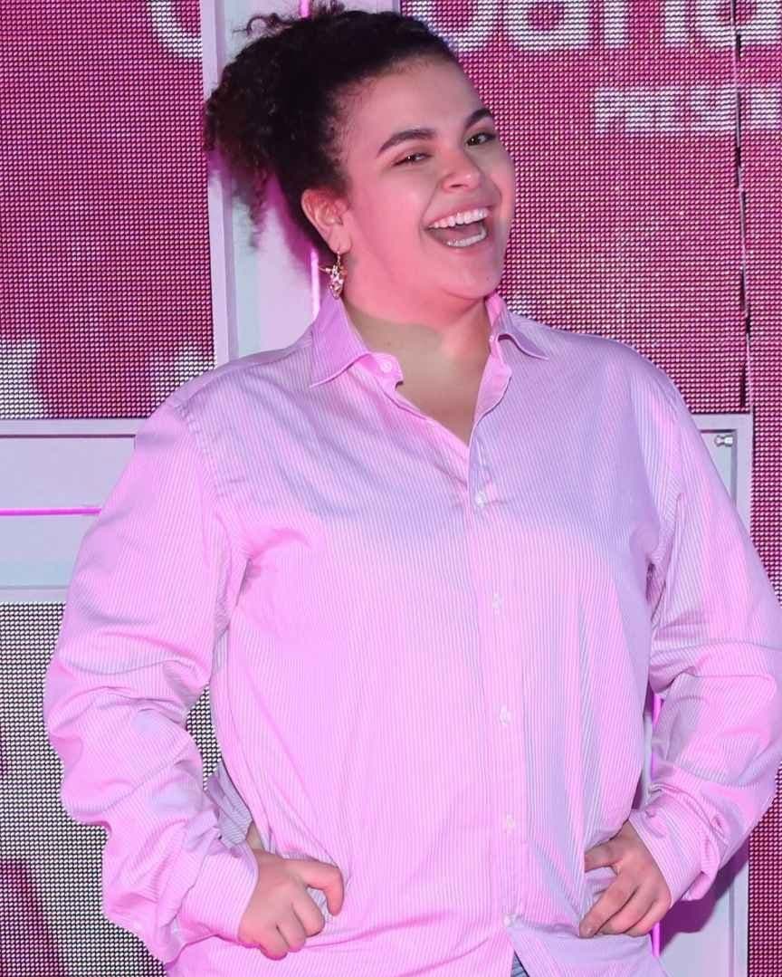 Lucero Mijares Conquista a sus Fans con su Encanto y Trato Amable