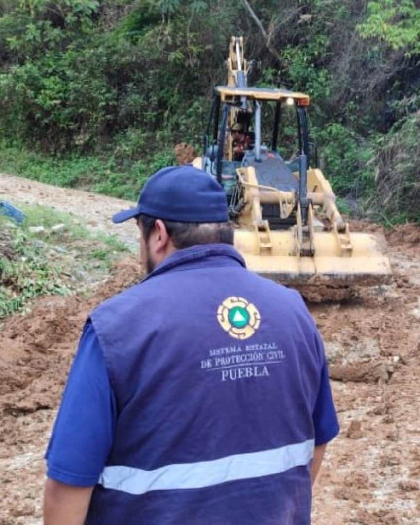 Derrumbe de tierra por lluvias en la Sierra Negra de Puebla deja a un muerto.