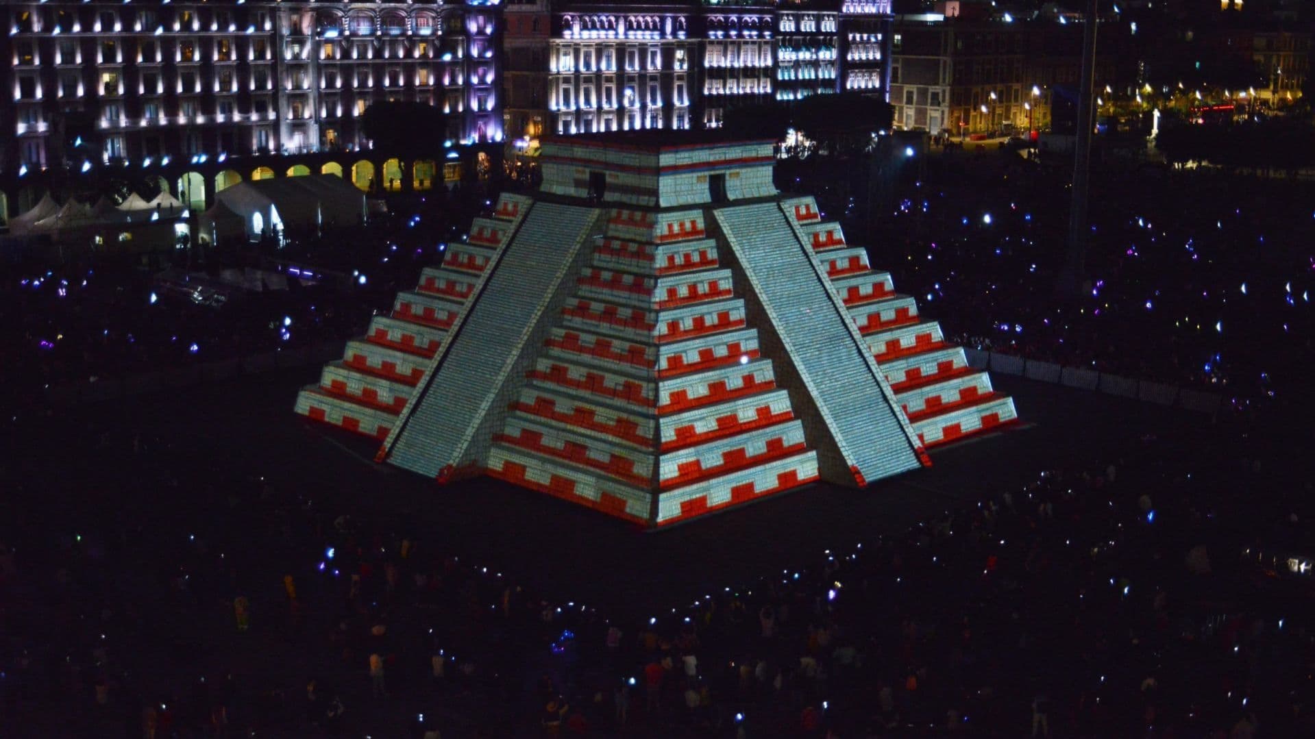 Así Se Vivió el Primer Espectáculo en Réplica de la Pirámide de Kukulkán en Zócalo de la CDMX